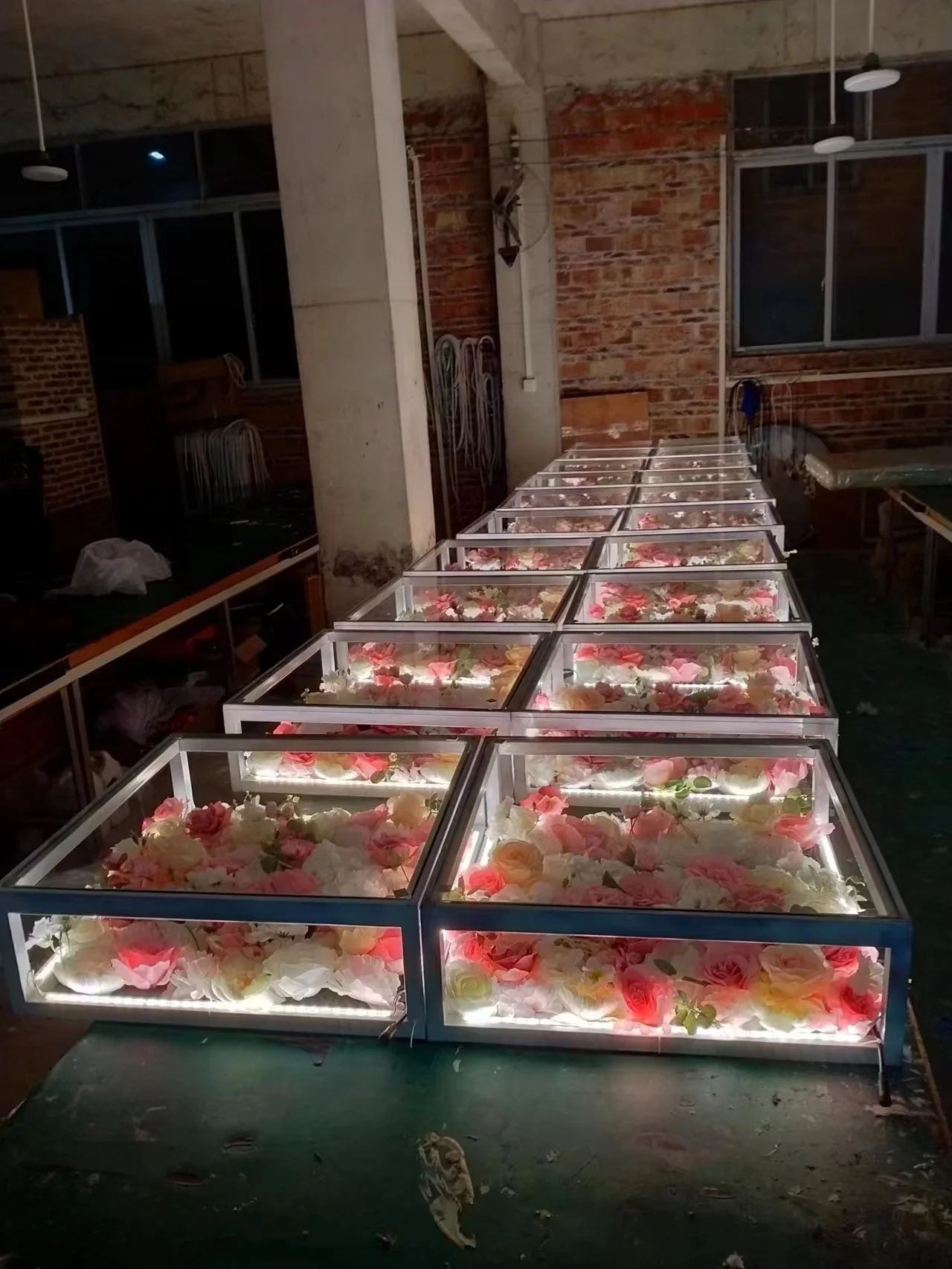 Wedding Supplies Backdrop Flower Decoration Clear Glass Stage Platform White Light Up Flower Led Dance Floor