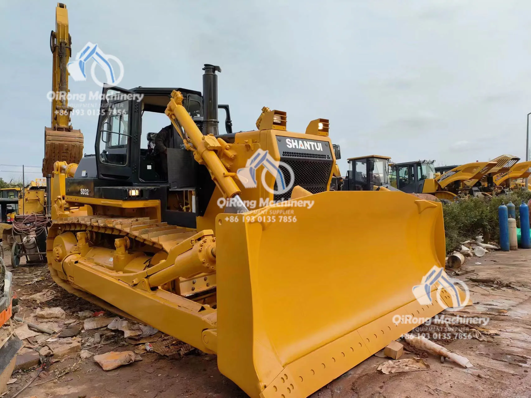 Powerful Bulldozer SHANTUI SD22 Crawler Bulldozer SD23 Dozer
