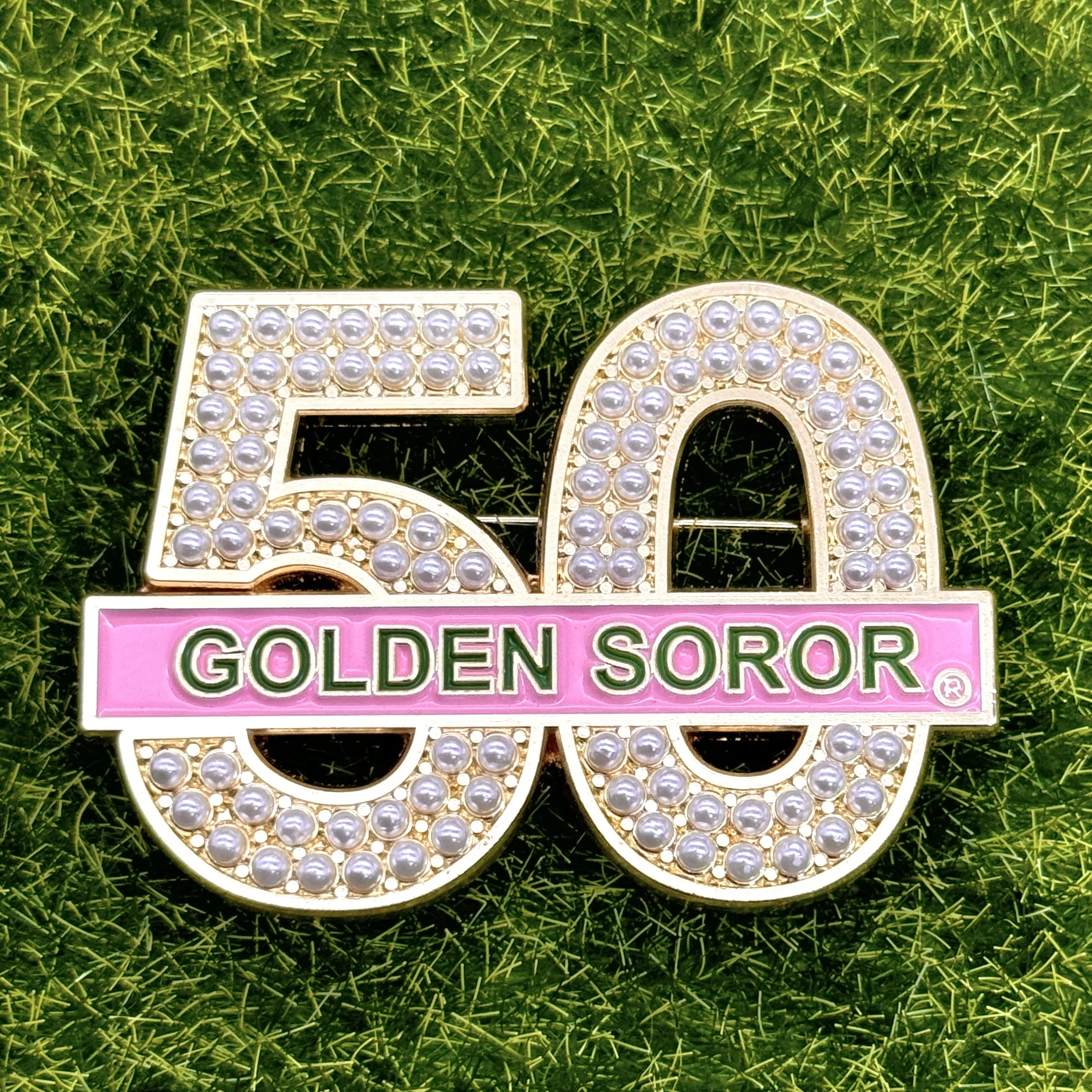 Custom New Style Association White Pearl lettering Metal Badge Brooch Fashion Metal Custom enamel badge pin