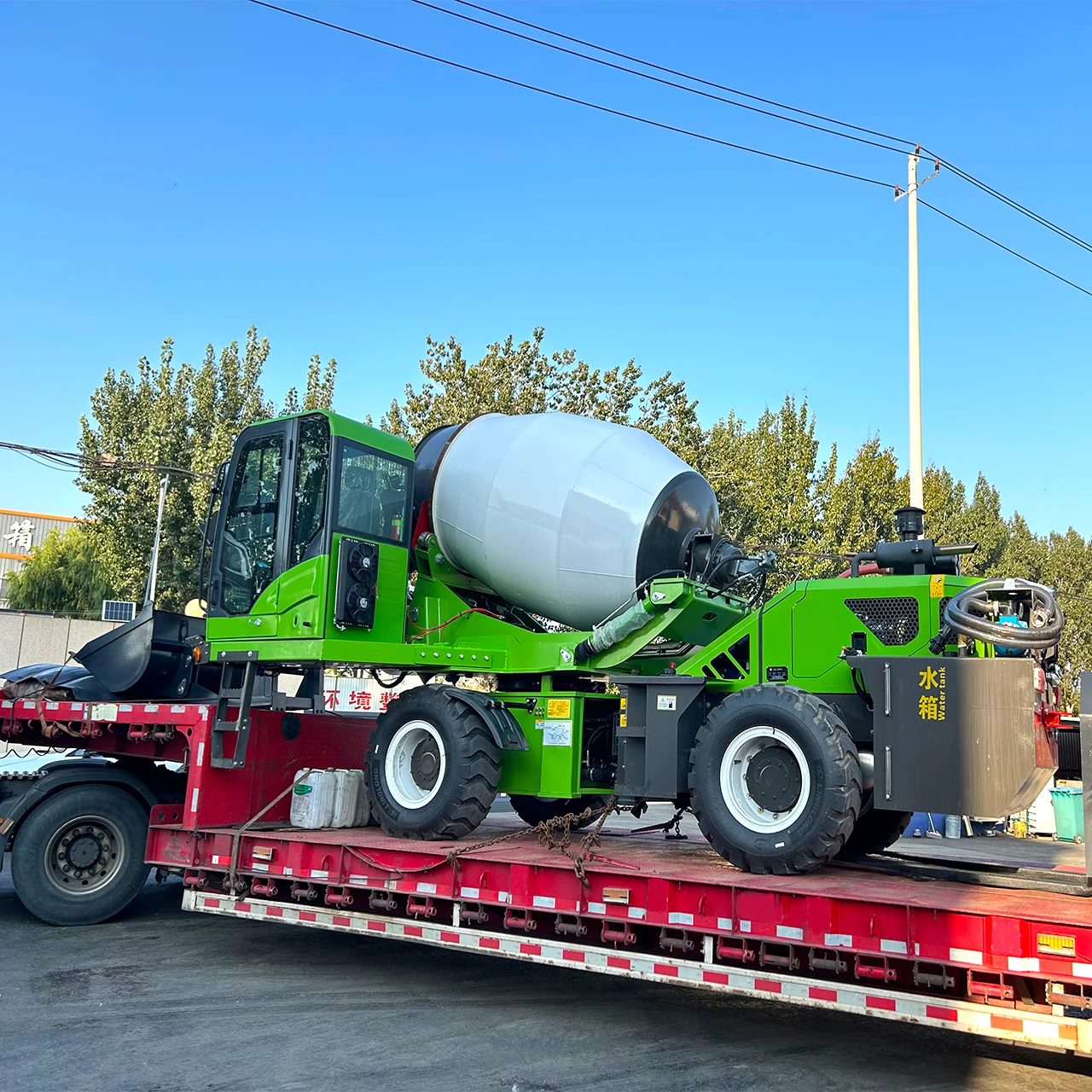 Fast delivery 2024 New design mobile self-loading concrete mixer truck cement mixer self- feeding mixer with pump