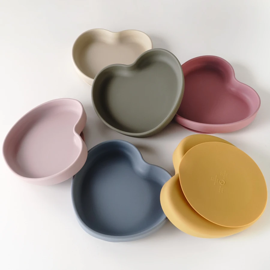 Popular Food Grade Baby Durable Cute Heart Shape Soft Safety Anti Drop Silicone Suction Plate Feeding Tableware For Newborn