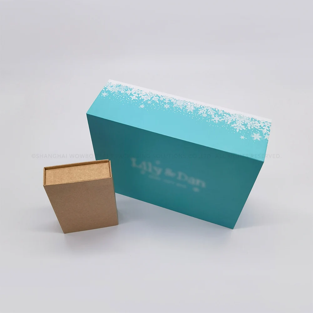 Custom-made green gift box in collection with personal logo
