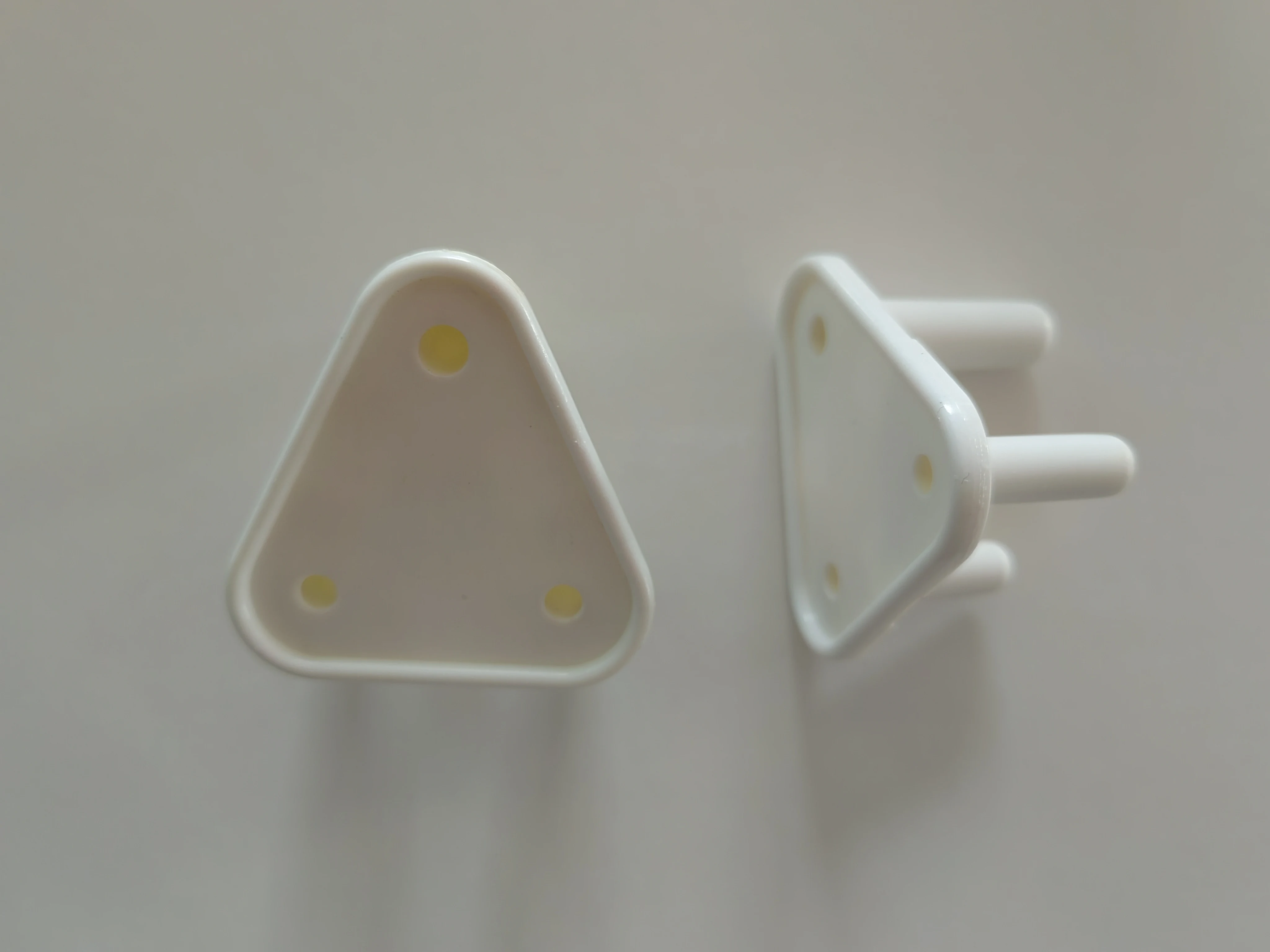 Hot Sale South African Type Multiple Socket Plastic Colorful Protect Cover Plug Electrical Plug 16A Standard Grounding IEC 250V~