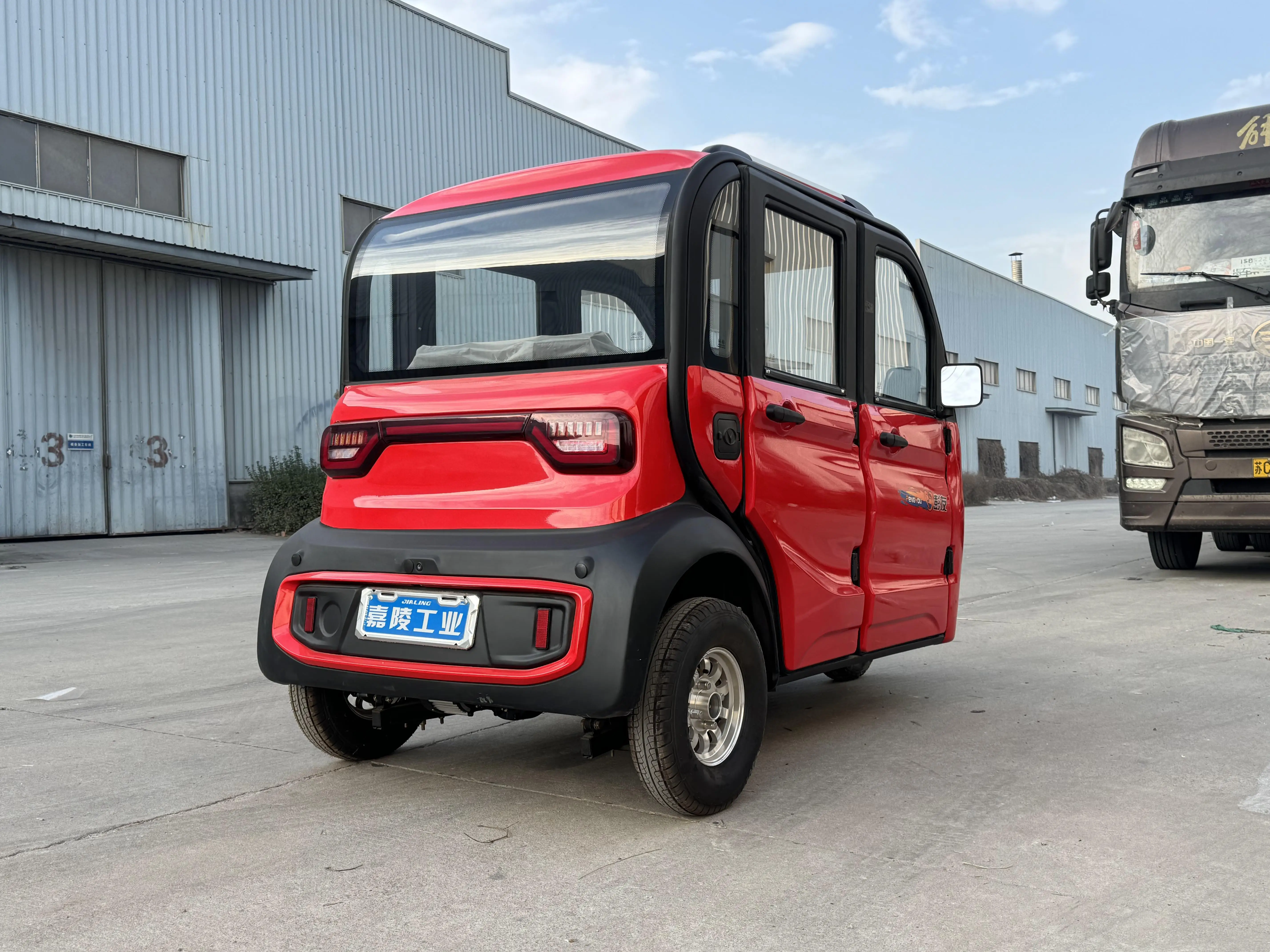 Lb-Zrjs Cheap Price Electric Tricycle Closed Passenger Tricycle 3 Wheel Motorcycle Cargo Eec Moto
