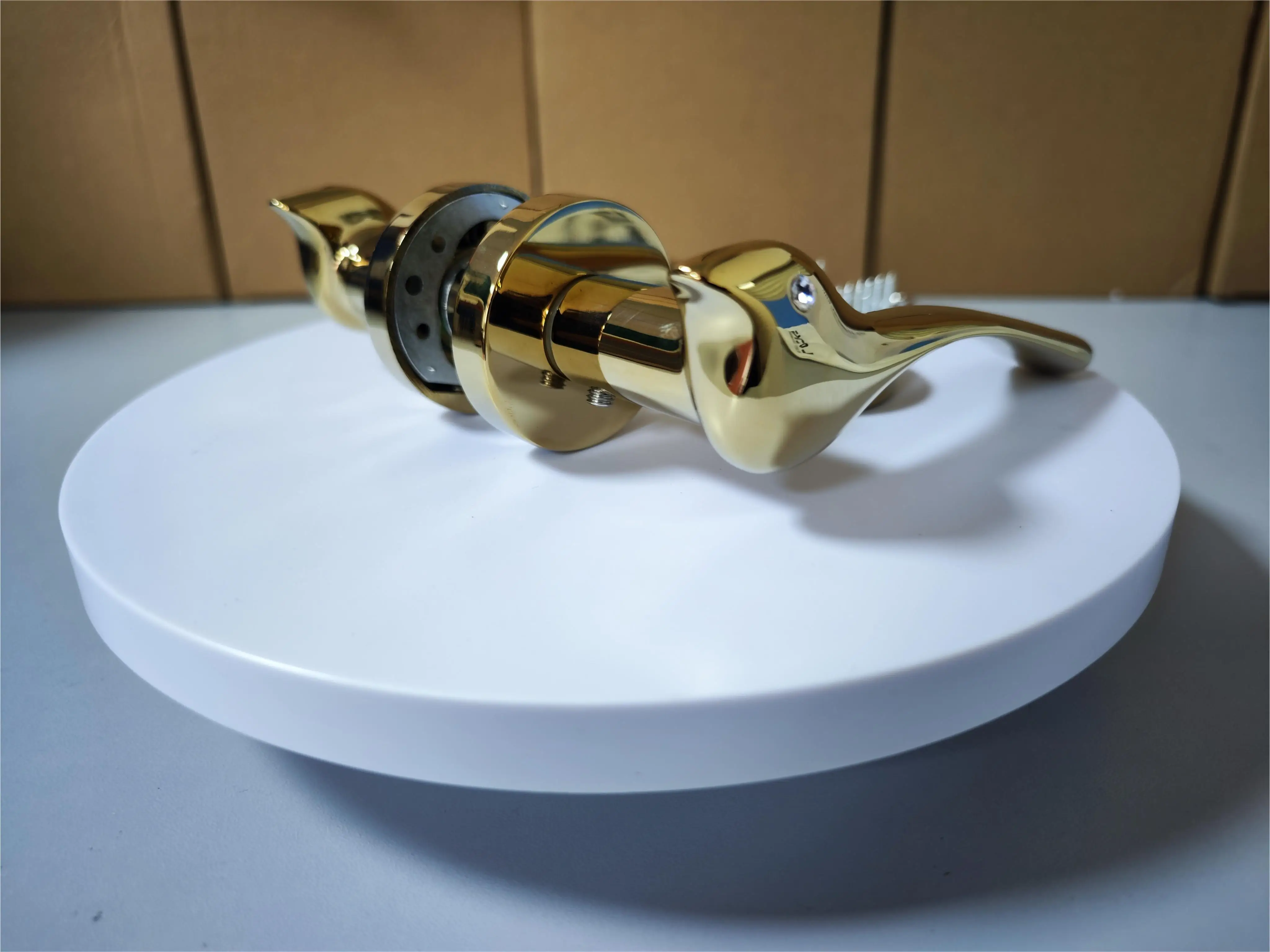 PVD Luxury Bird Design Door Locks Handle Five-year Warranty Door Lever Handle Golden Zinc Alloy Window Lock Modern Window Pulls