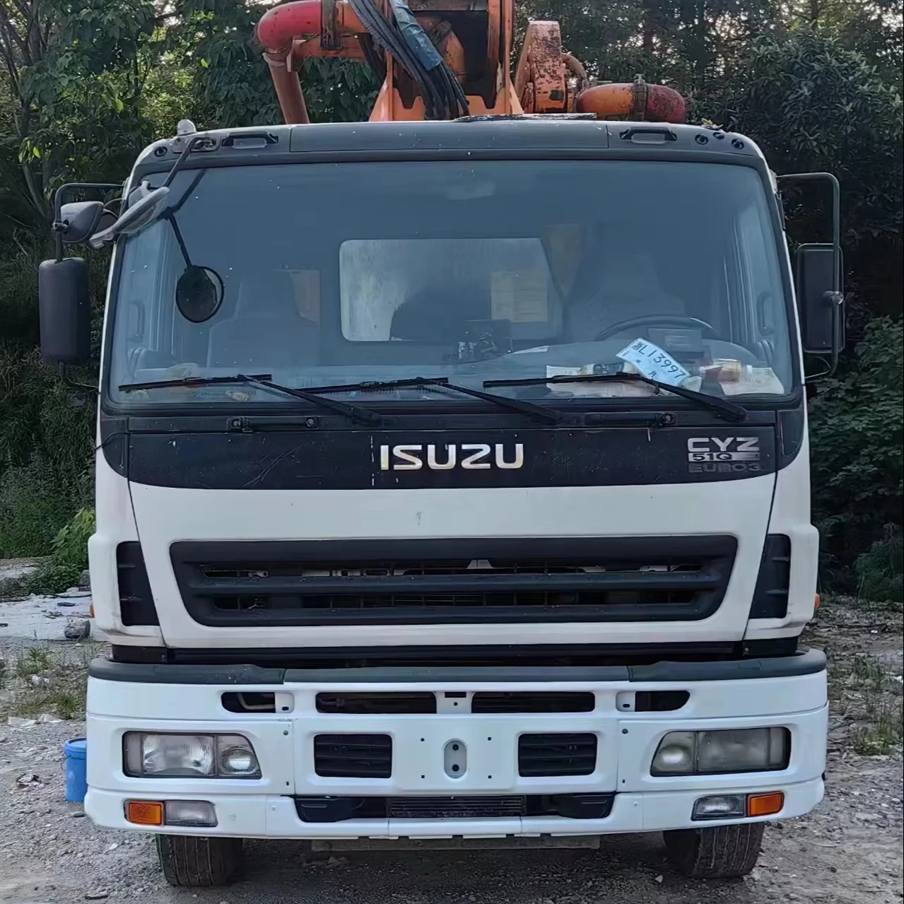 13 years Zoomlion Isuzu 47 meters used concrete pump truck 5 sections moving arm pump section mixed your soil pump truck