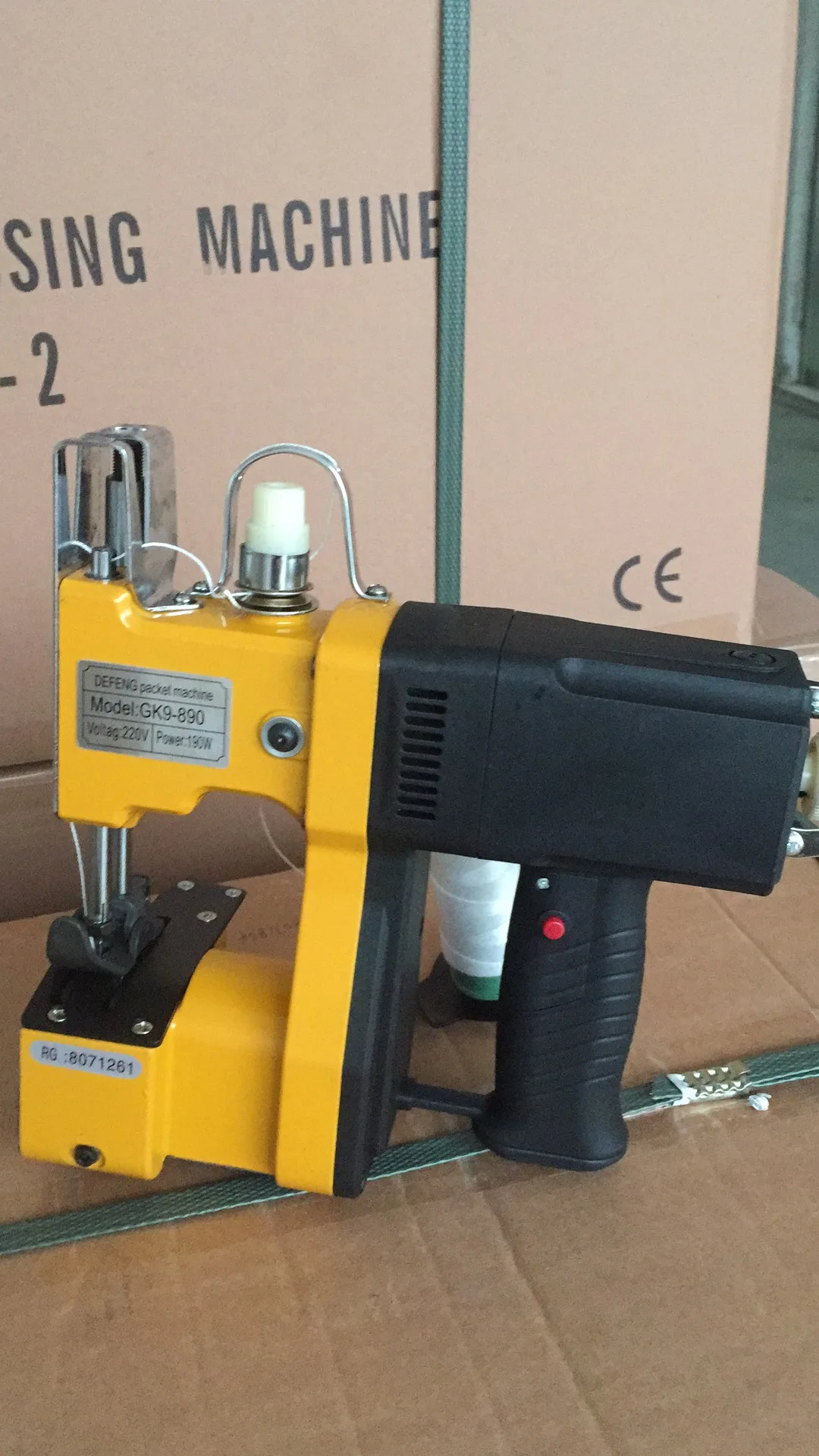 Small sewing machine pocket needle and thread sewing machines