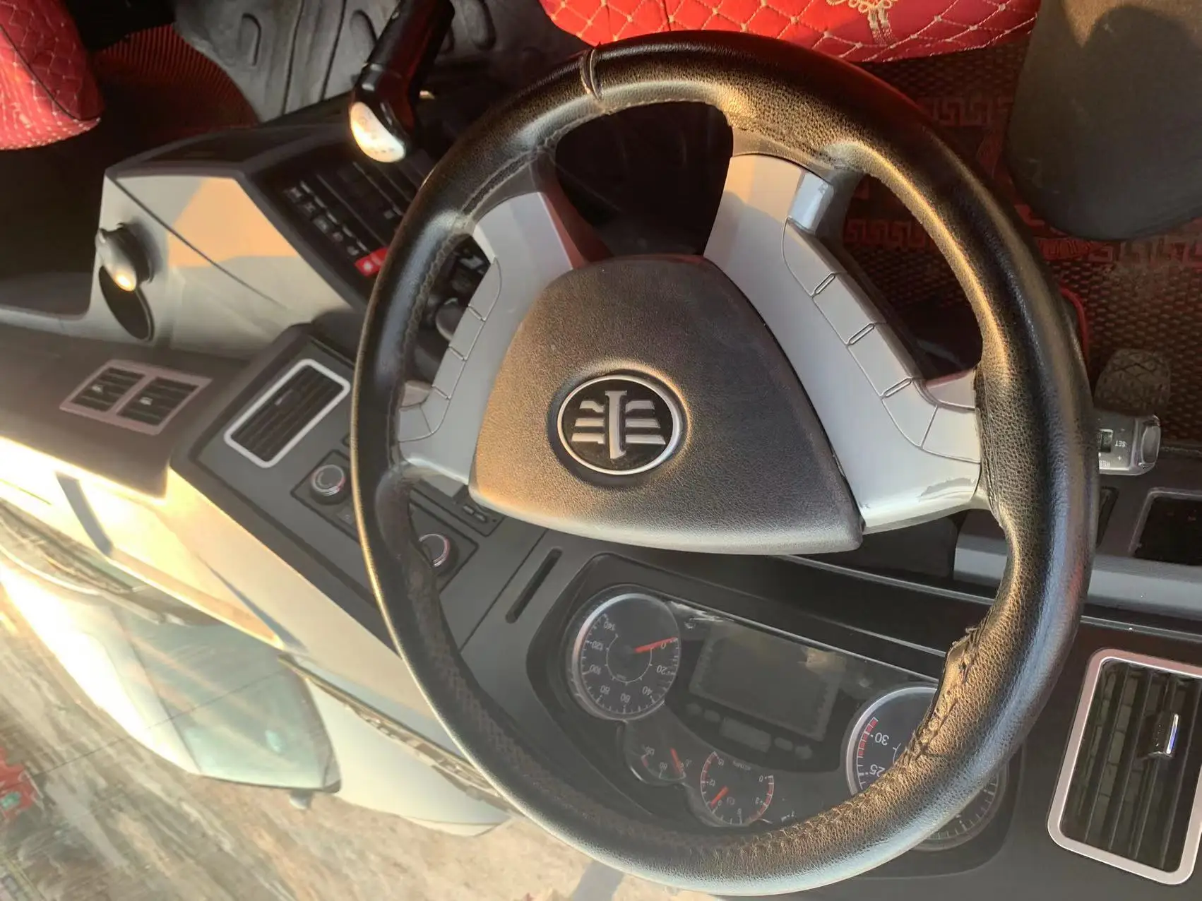 FAW tractor truck 6*4 tractor truck tractor trailer truck head euro 2 euro 3 low price for sale