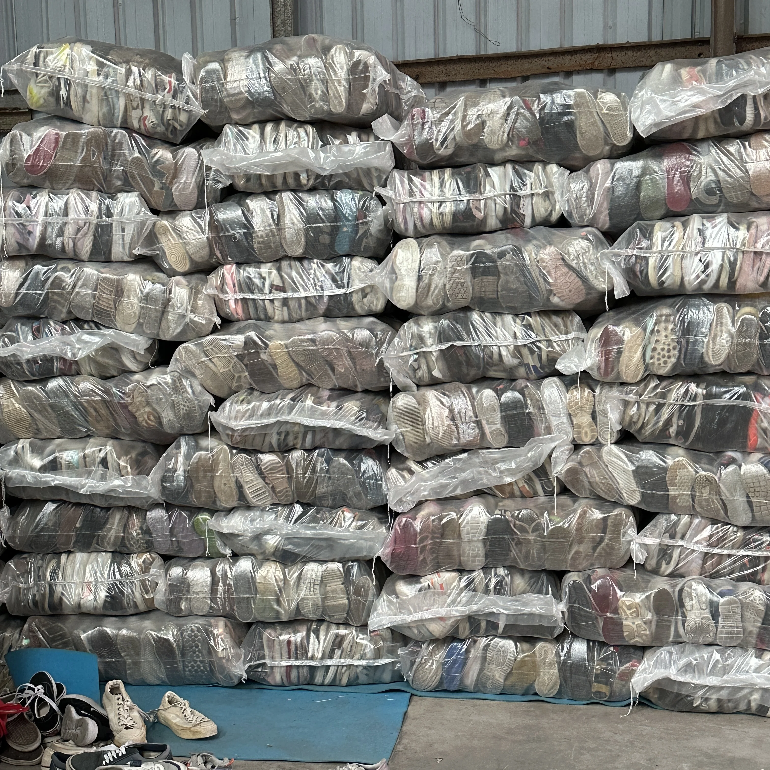 Ukay ukay wholesale second hand mixed men women branded shoes thrift used canvas brand shoes for retail