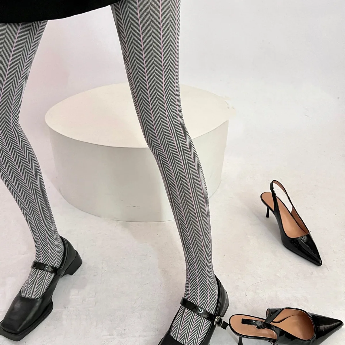 Japanese personality niche color herringbone water ripple vertical line contrast color cotton knit leggings pantyhose for women