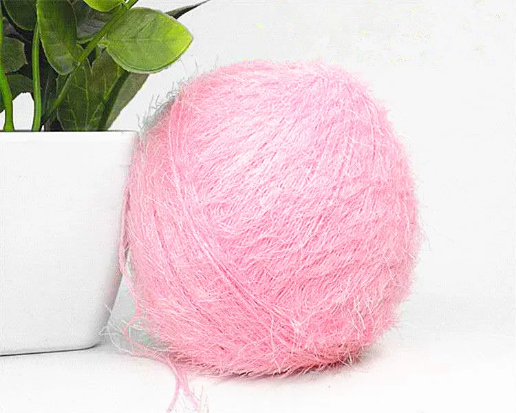 
9s 1.3s Wholesale No Hair Loss Mink Soft Comfortable 13Nm/1 And Fashion Feather Nylon Fancy Yarn ball Factory 