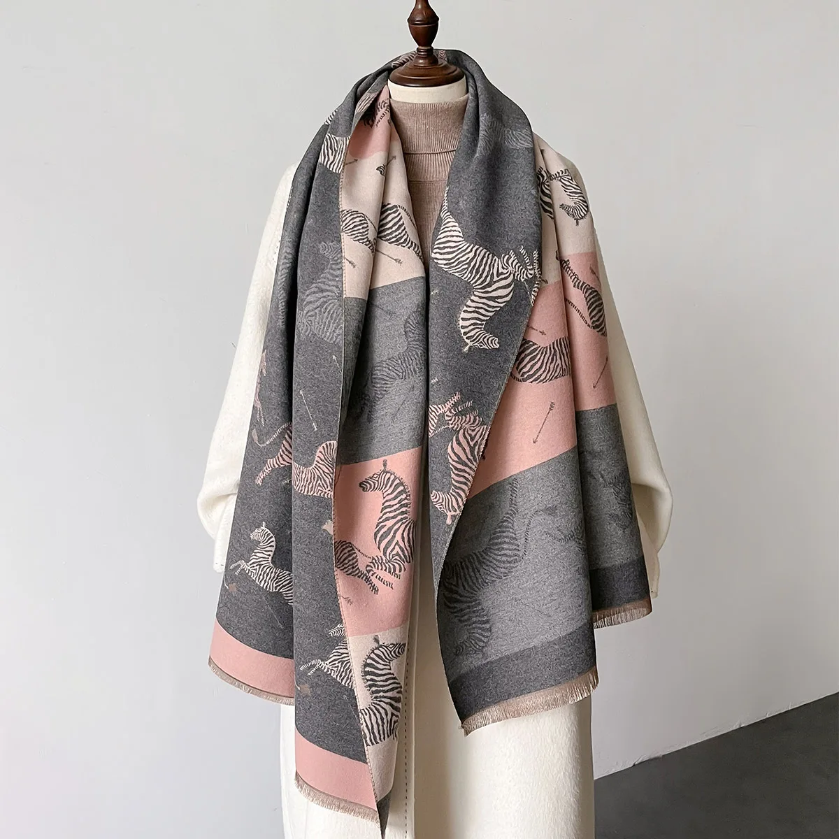 2024 Fashion Soft Colorful Horse Design Scarf Women Girls Winter Cashmere Animal Jacquard Pashmina Shawls Wrap Scarves
