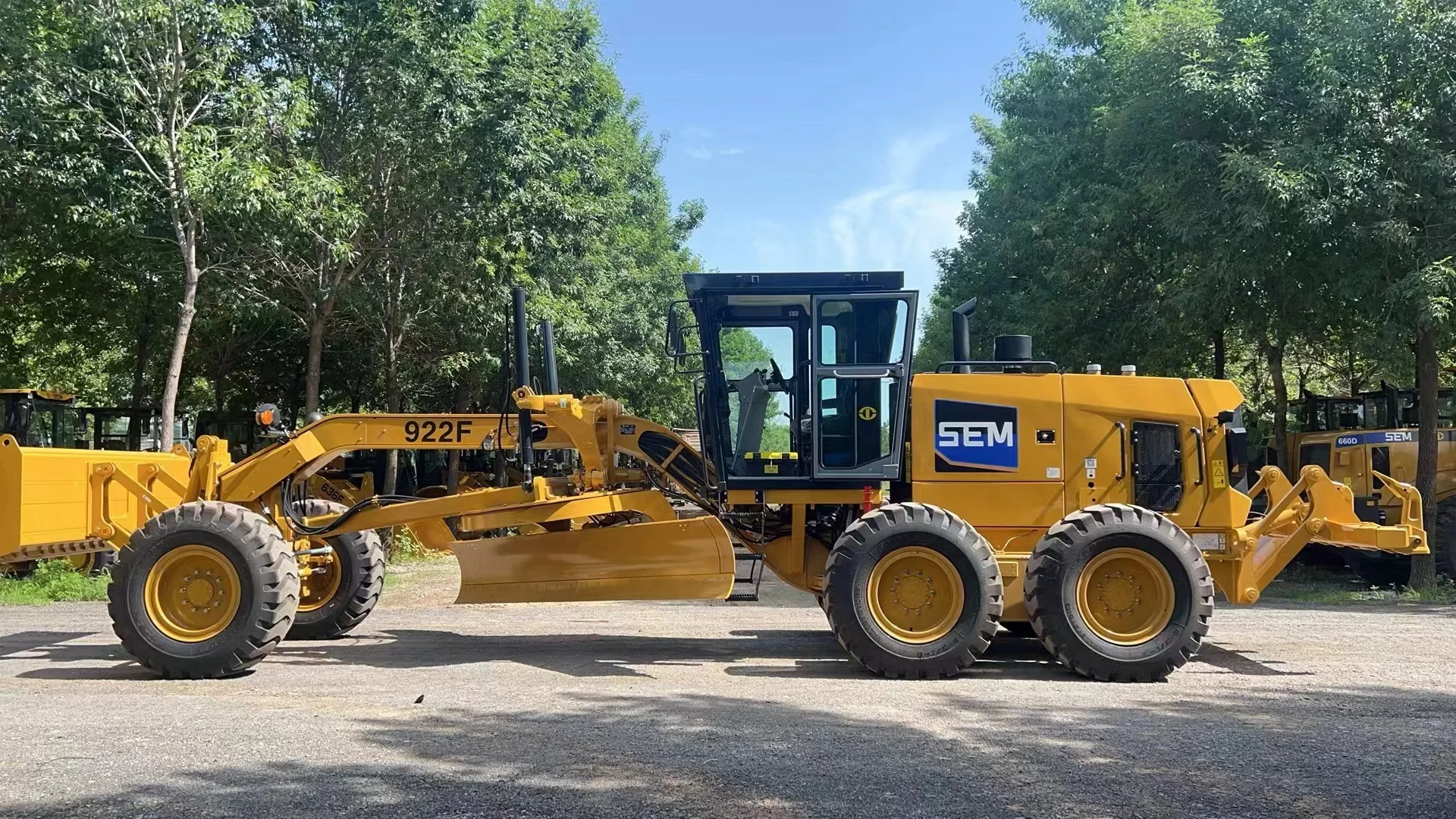 Hot Sale Road Grader SEM922F 220HP Small Motor Grader in Russia