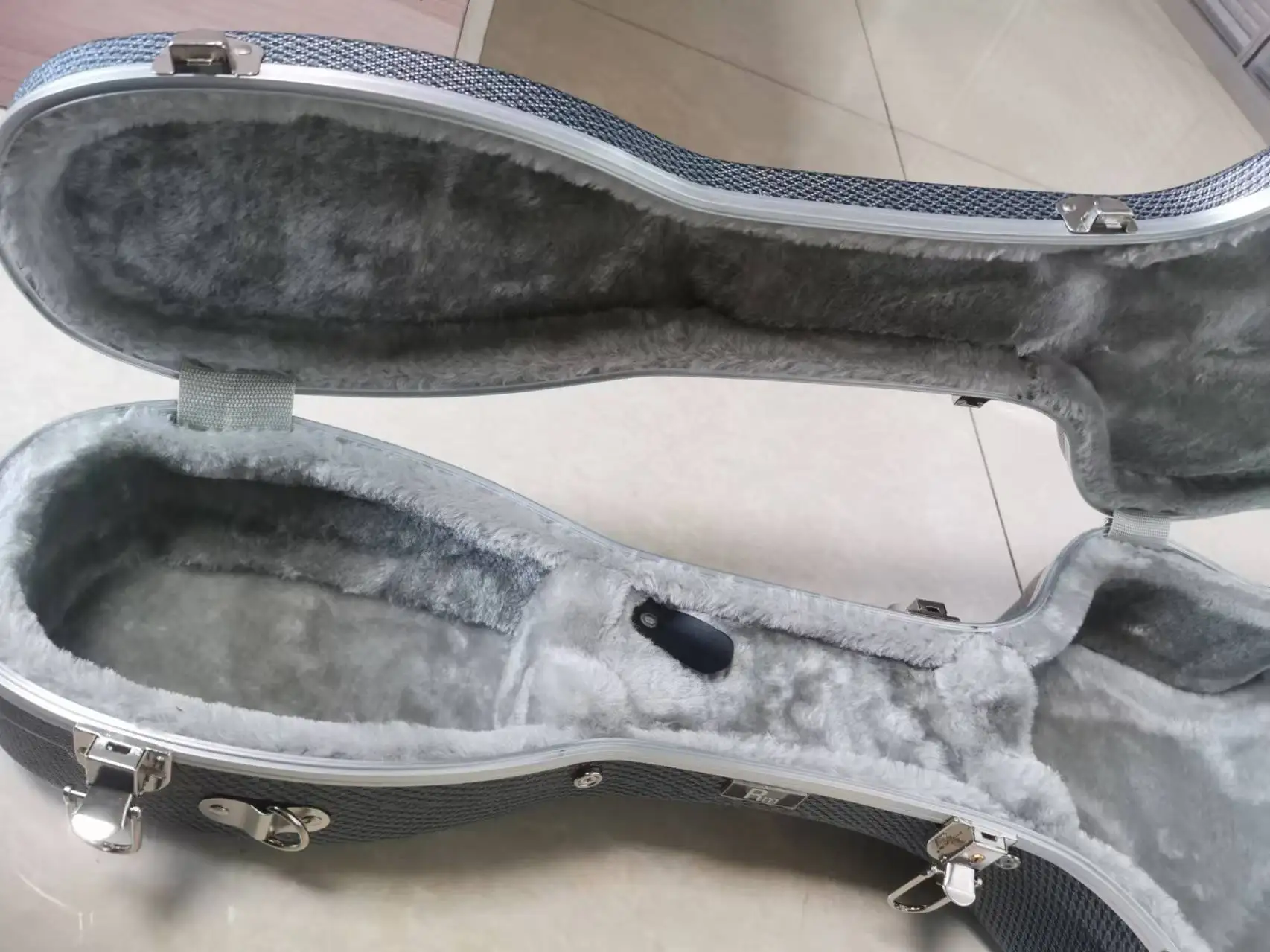 GC-319 High quality Guitar Case with velvet