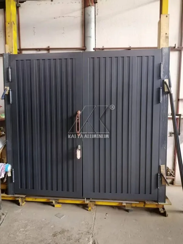 Customized decorative courtyard entrance aluminum fence gates for driveway and garden