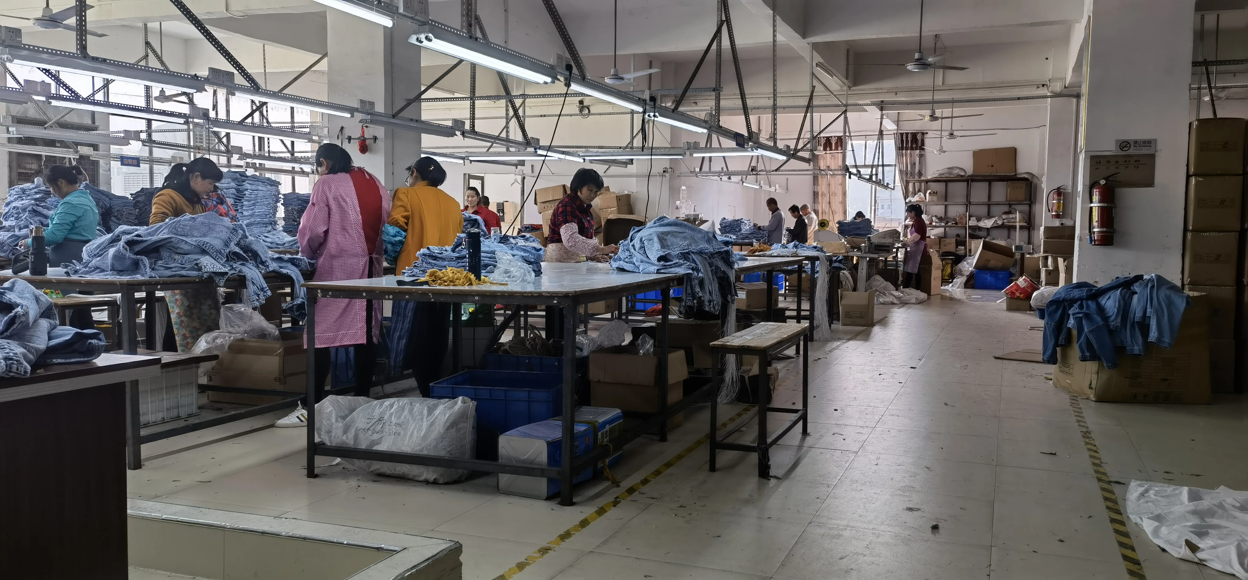 Custom OEM Manufacturer Deep Pocket High Waist Black Baggy Denim Ladies Long Parachute Cargo Pant For Women Jeans Trousers