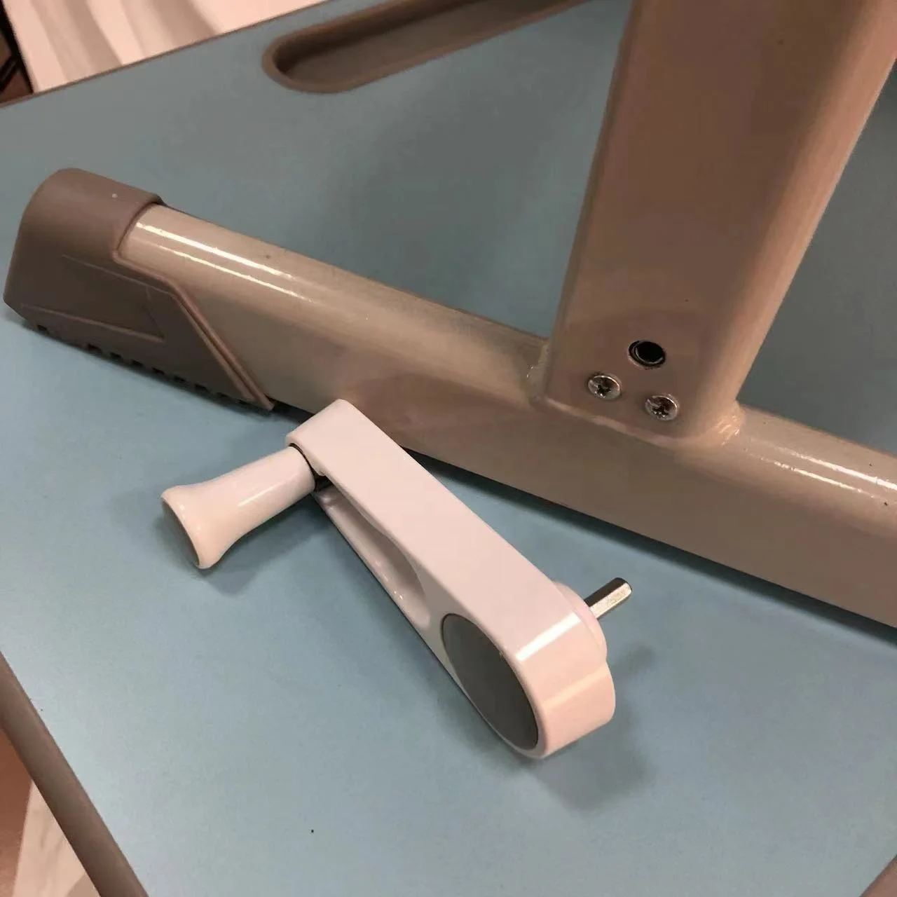 high class high quality table set with chair adjustable the  height manually use handle easy to lift