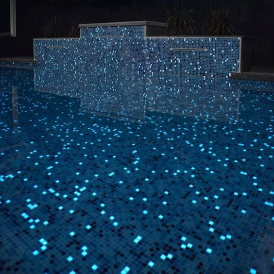 Стеклянная флуоресцентная мозаичная плитка, светящаяся идея для украшения сада, бассейна