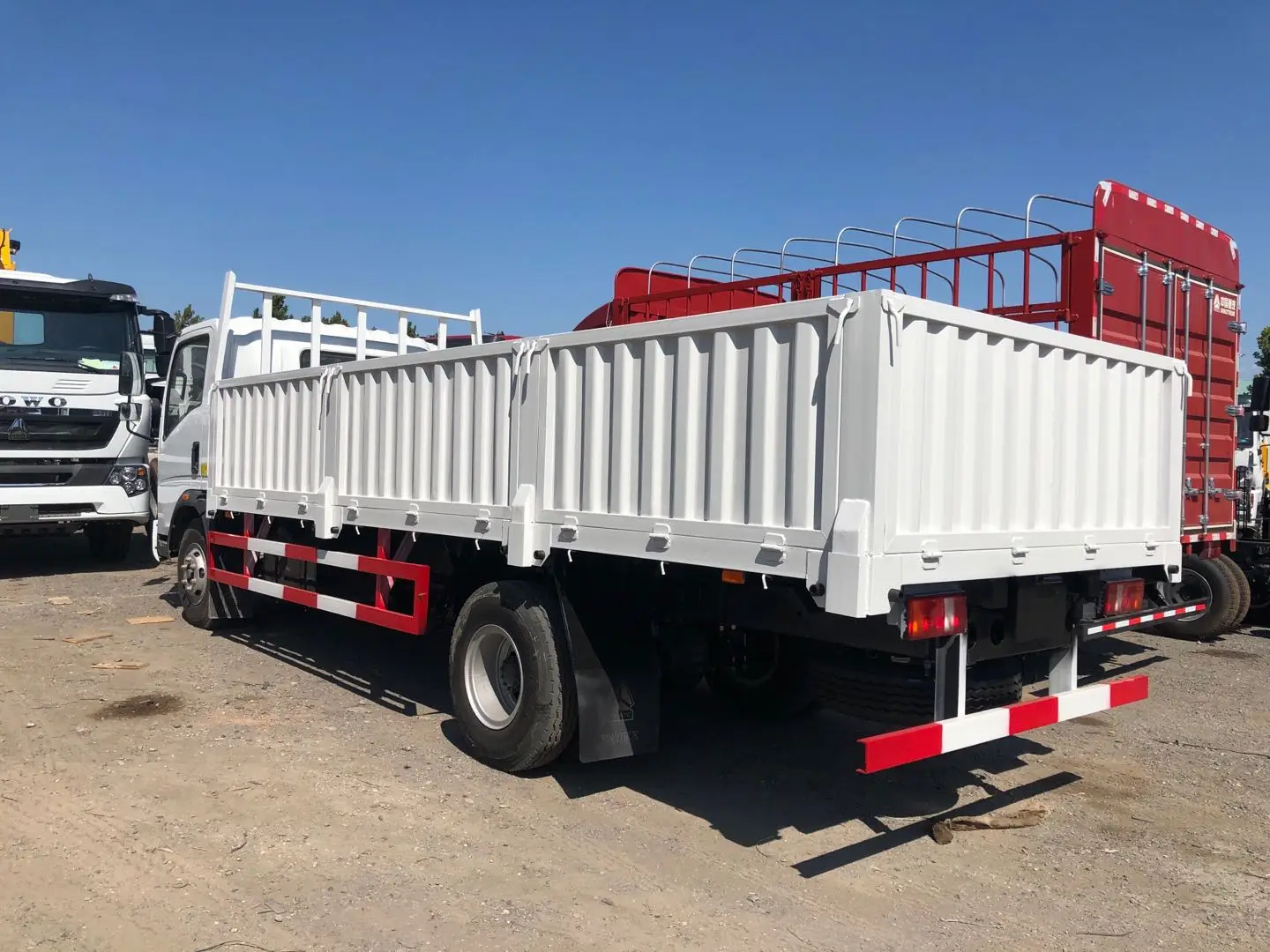 Легкий Грузовой автомобиль SINOTRUK HOWO 6 wheeler 10