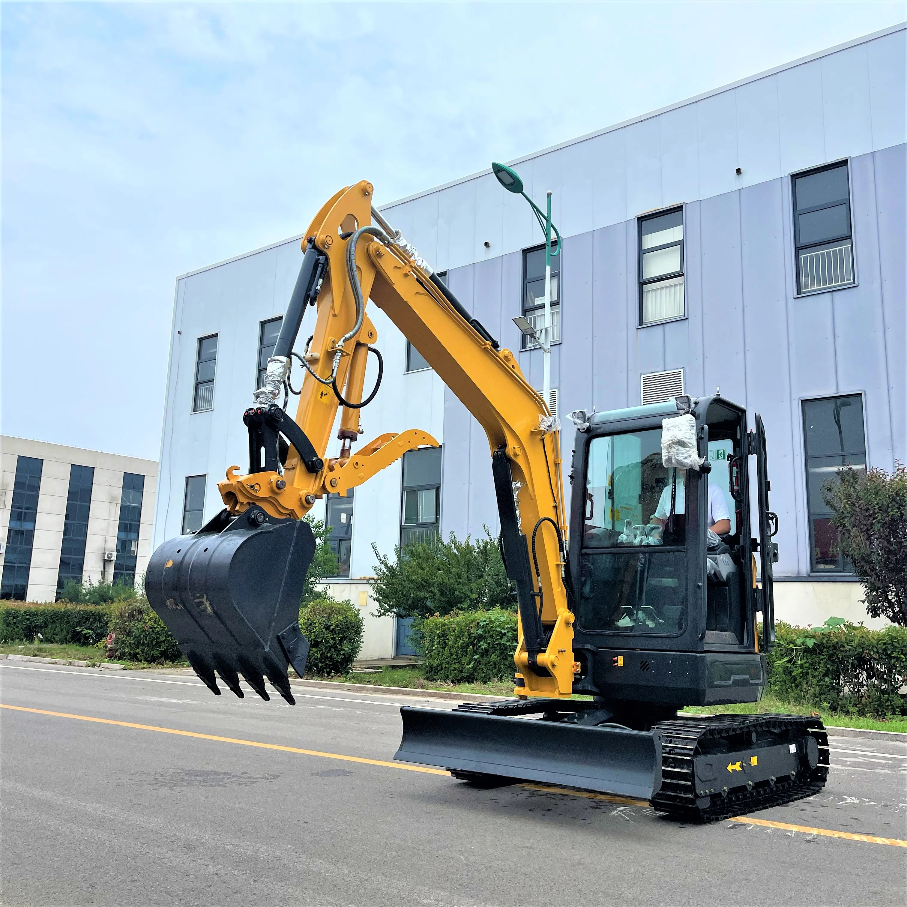 3.5 ton excavator kubota D1703 engine Hydraulic Digger Wholesale Excavators 3.5ton Mini Excavator With Thumb