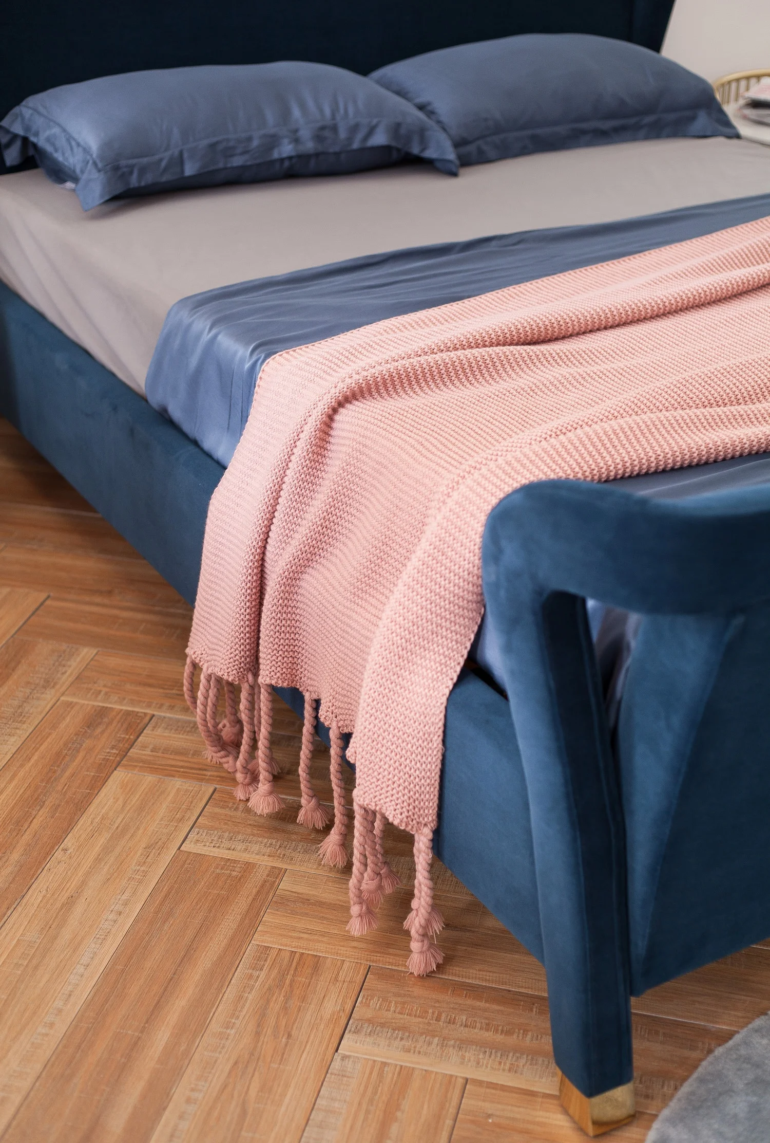 
Upholstery Headboard Wood King Size Bed Frame Crushed Velvet Fabric Bed 