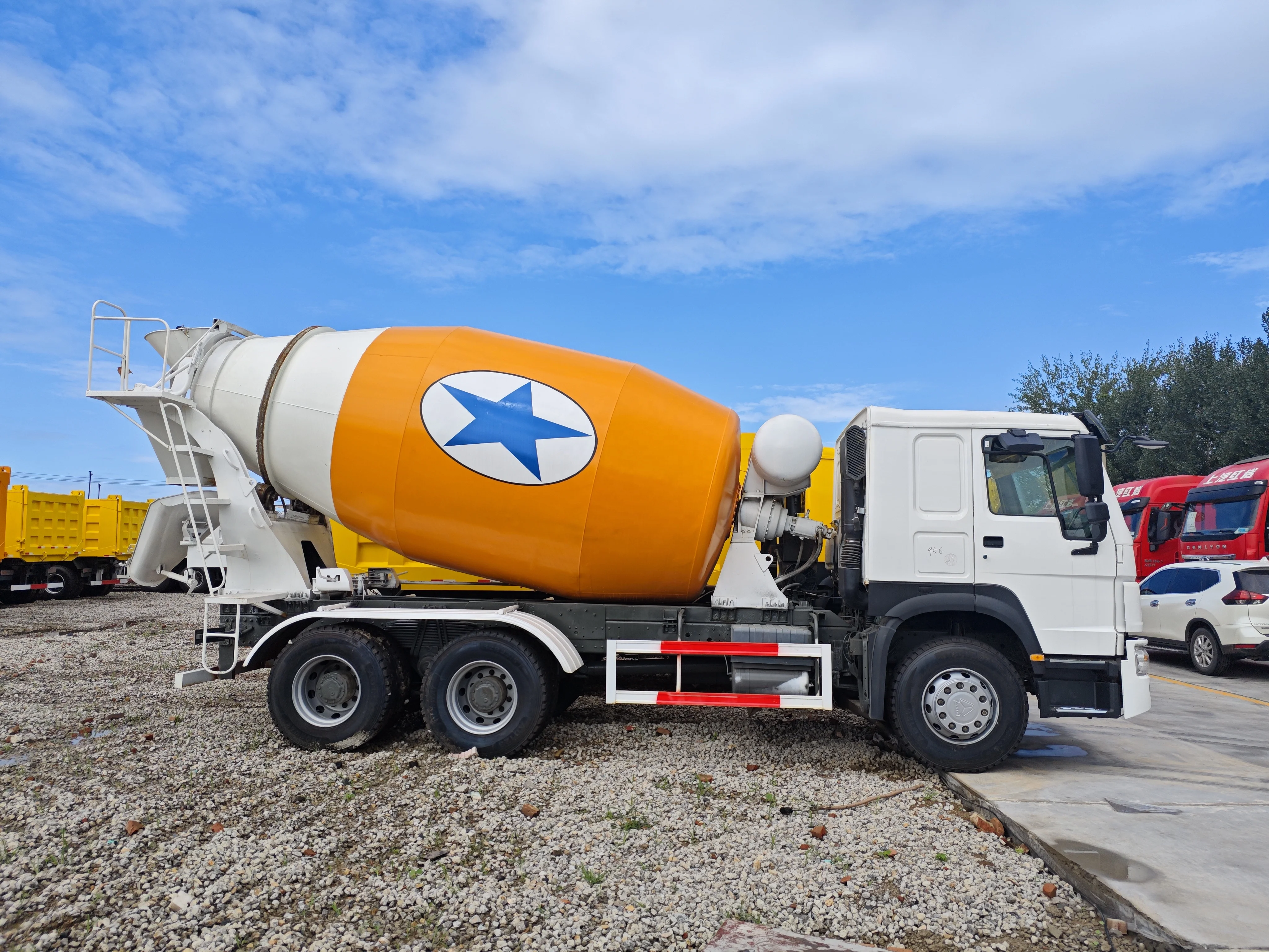 Бетономешалка SINOTRUK HOWO новая модель 15-20 тонн