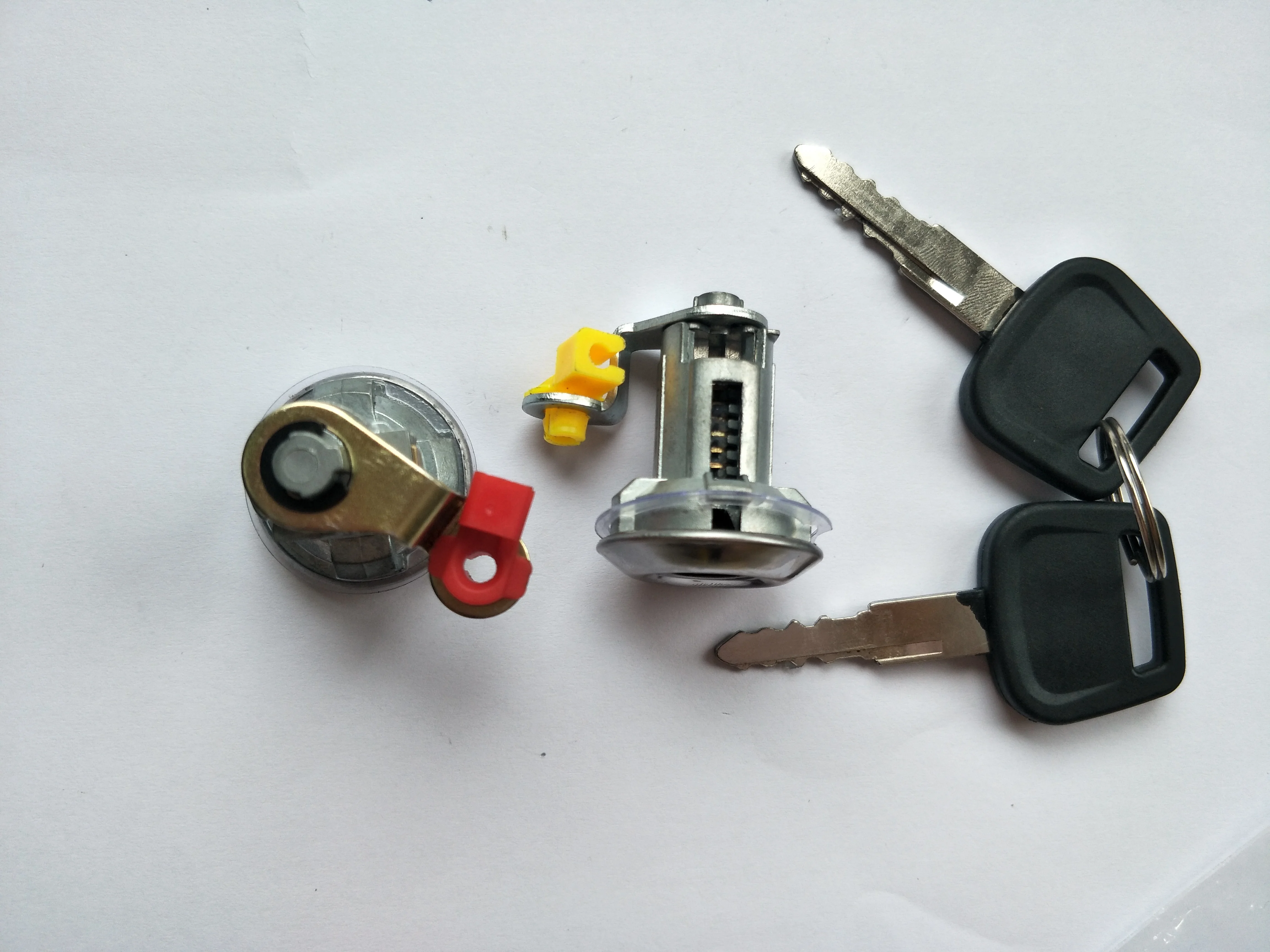 Door Lock w/Key   L200  1987-1995  MB415749   MB415748  MB415747/8