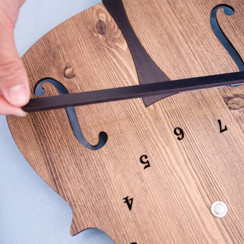 Домашние декоративные настенные часы в виде виолончели деревянные из МДФ цена от производителя