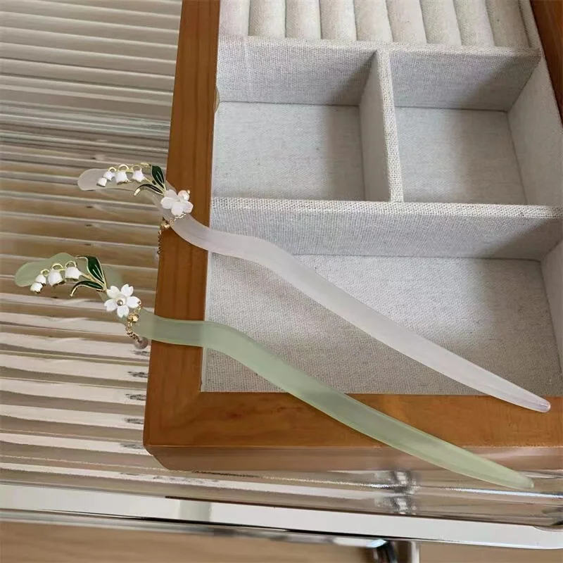 Заводская заколка для волос с уксусной кислотой