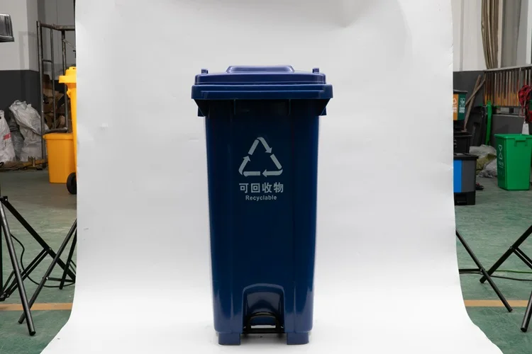 Custom Logo Public Large Outdoor Waste Bin Garbage Container 120 Liter Trailer Type Trash Can