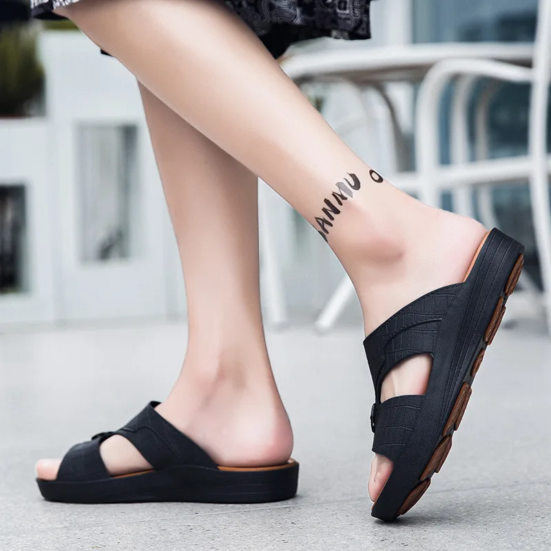 Fashionable Leather Sandals for Men Lightweight Thick Sole Comfort Slides with Waterproof Feature PU Insole for Winter