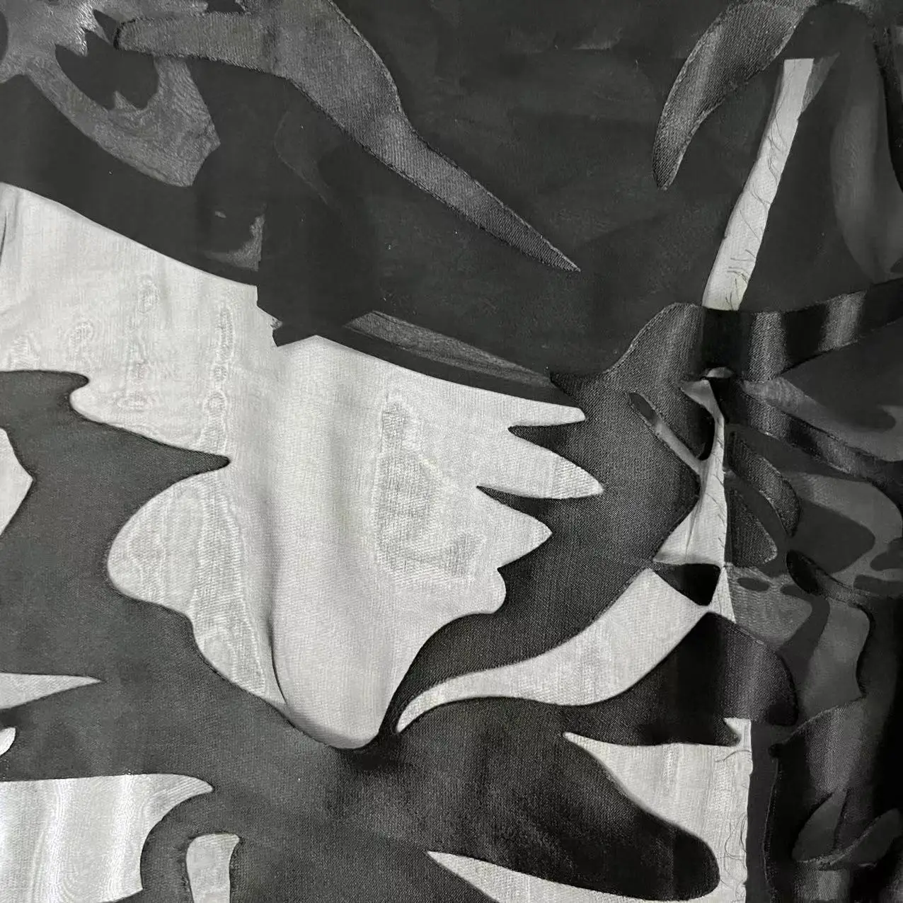 30% Silk 70% Viscose Satin Burn Out Flower Printed Silk Woven Fabric Burnout Silk Velvet Fabric for Dress Sari