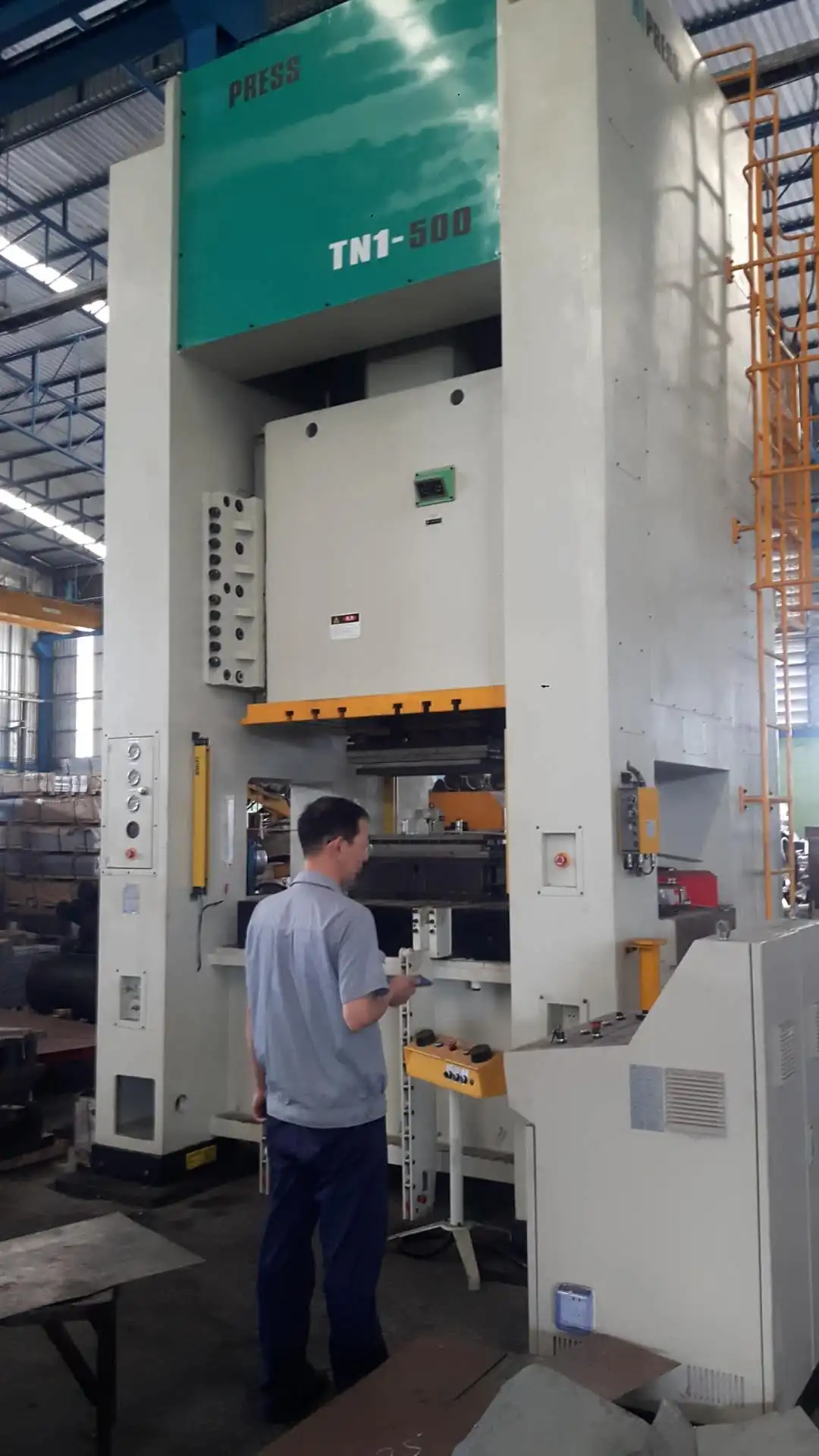 TN1-400T  columnar straight single crank precision press