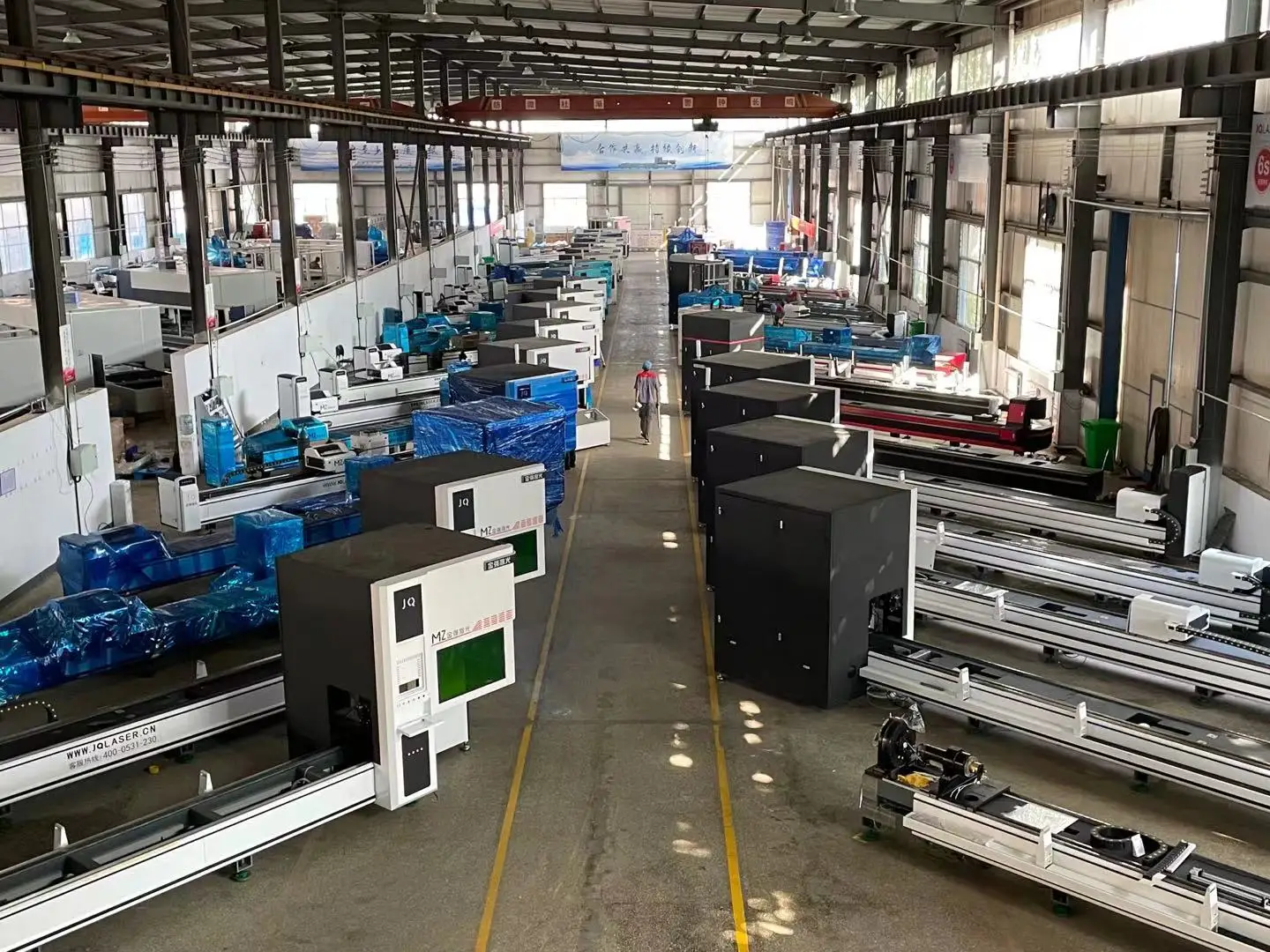 JQLASER  3000W 4000W 6000W  metal tube metal stainless steel 1500 watts fiber laser cutter machine