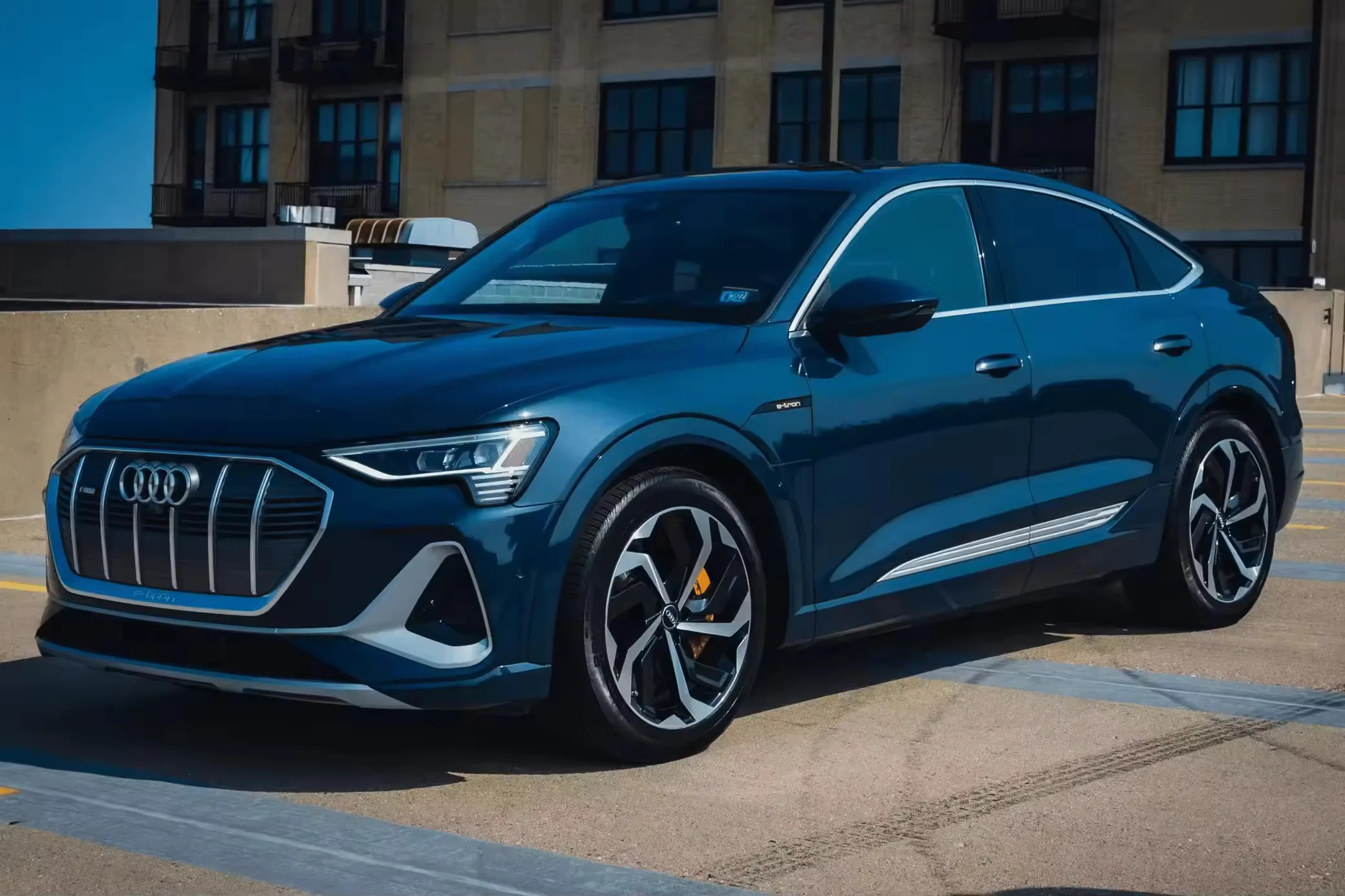 ECONOMY FRIENDLY PERFECTLY 2022 Audi e-tron Sportback Dual-Motor AWD Premium Plus Trim Black Optic Package