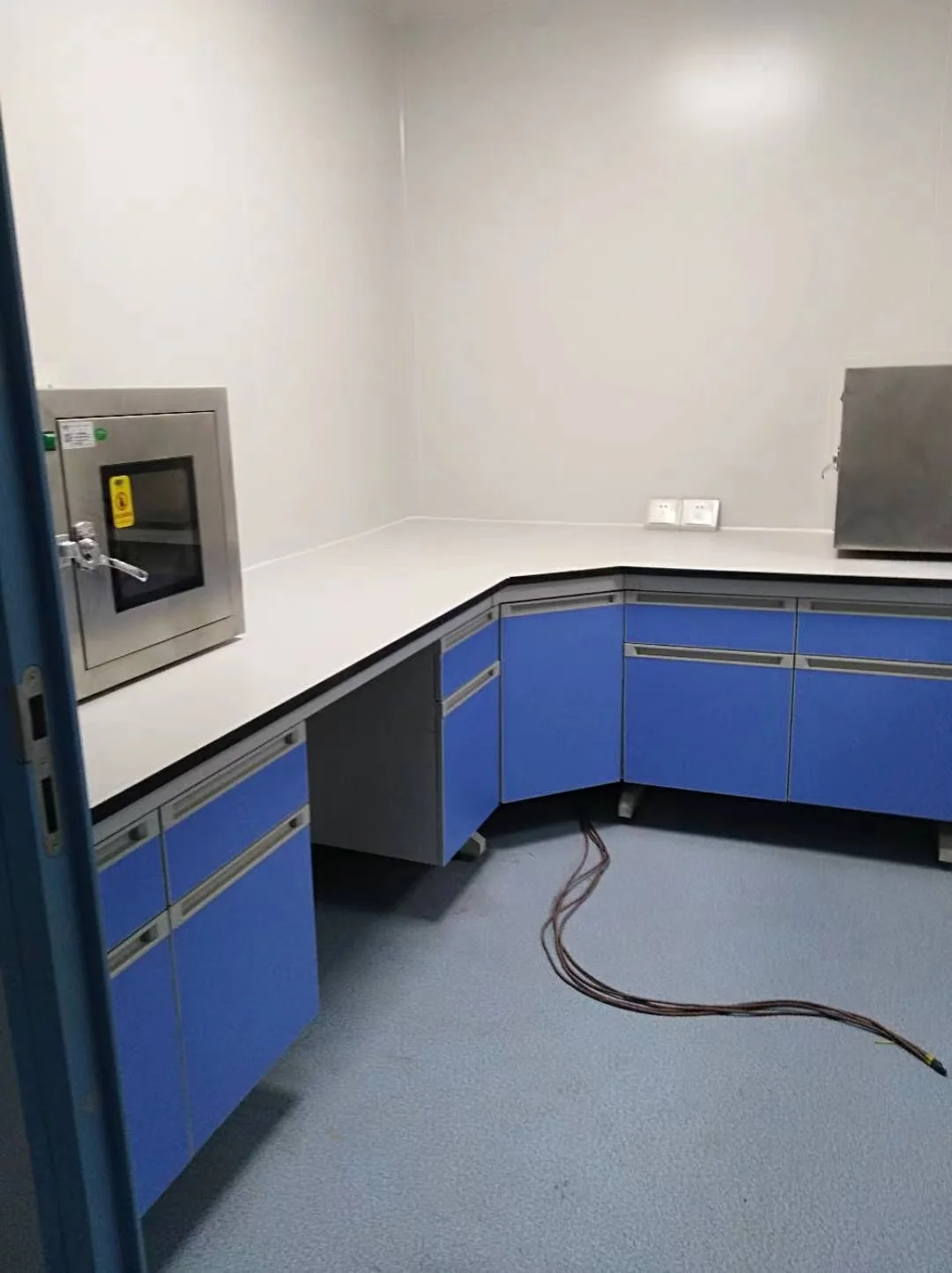 laboratory table microbiology clean bench with chemical resistant sink bench centre table