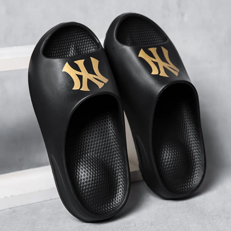  Новинка 2021 модные домашние мягкие тапочки Yezzy для мужчин и женщин супер звезда Новый модный тренд OEM изготовленный на заказ черный в жокейском стиле; Мужские шлепанцы с плоской подошвой уличные пляжные без задника открытыми