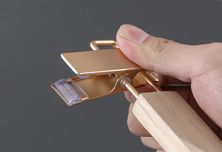 Custom natural camphor wood hotel hanger luxury clothing hanger for suit