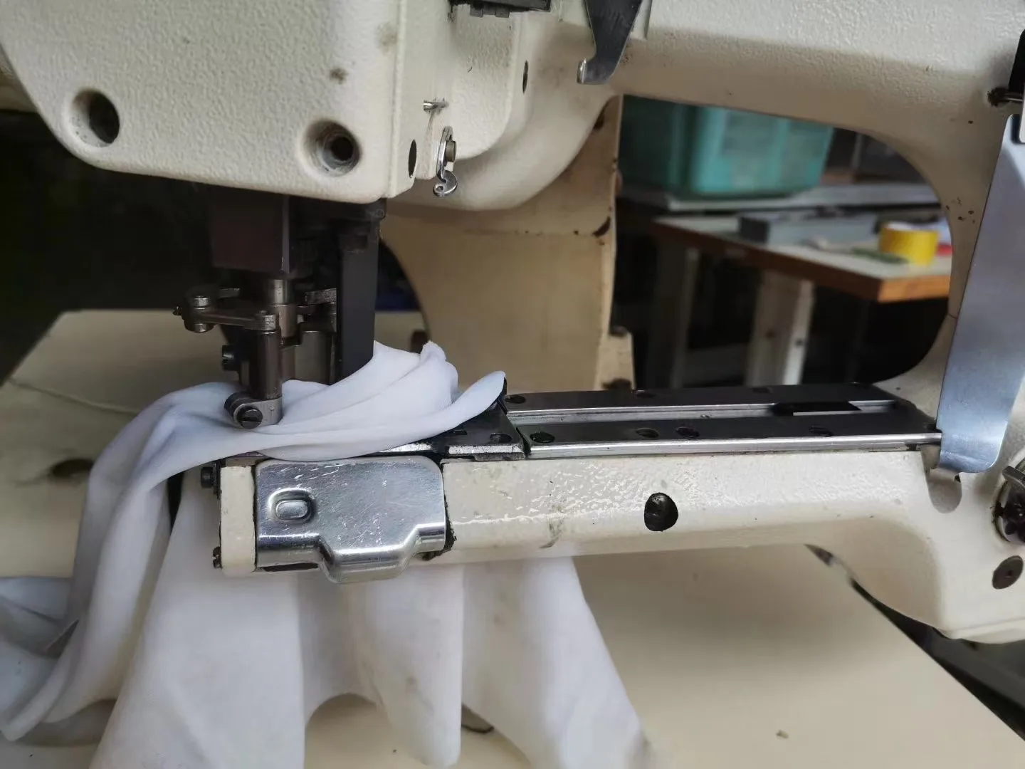 Second Hand Jukis MF-3620 Series (belt-drive type) 4-needle, Feed-off-the-arm, Flatseamers, Top and Bottom Coverstitch Machine