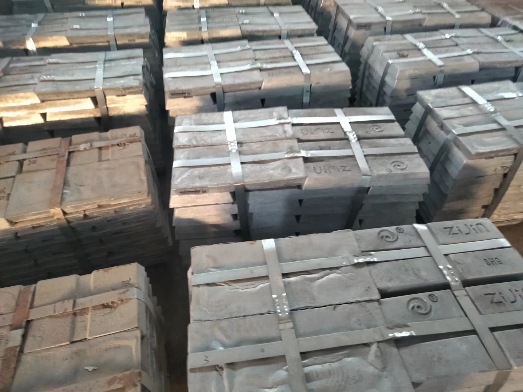 China wholesale high pure low price 99.99%- -99.995% zinc ingot
