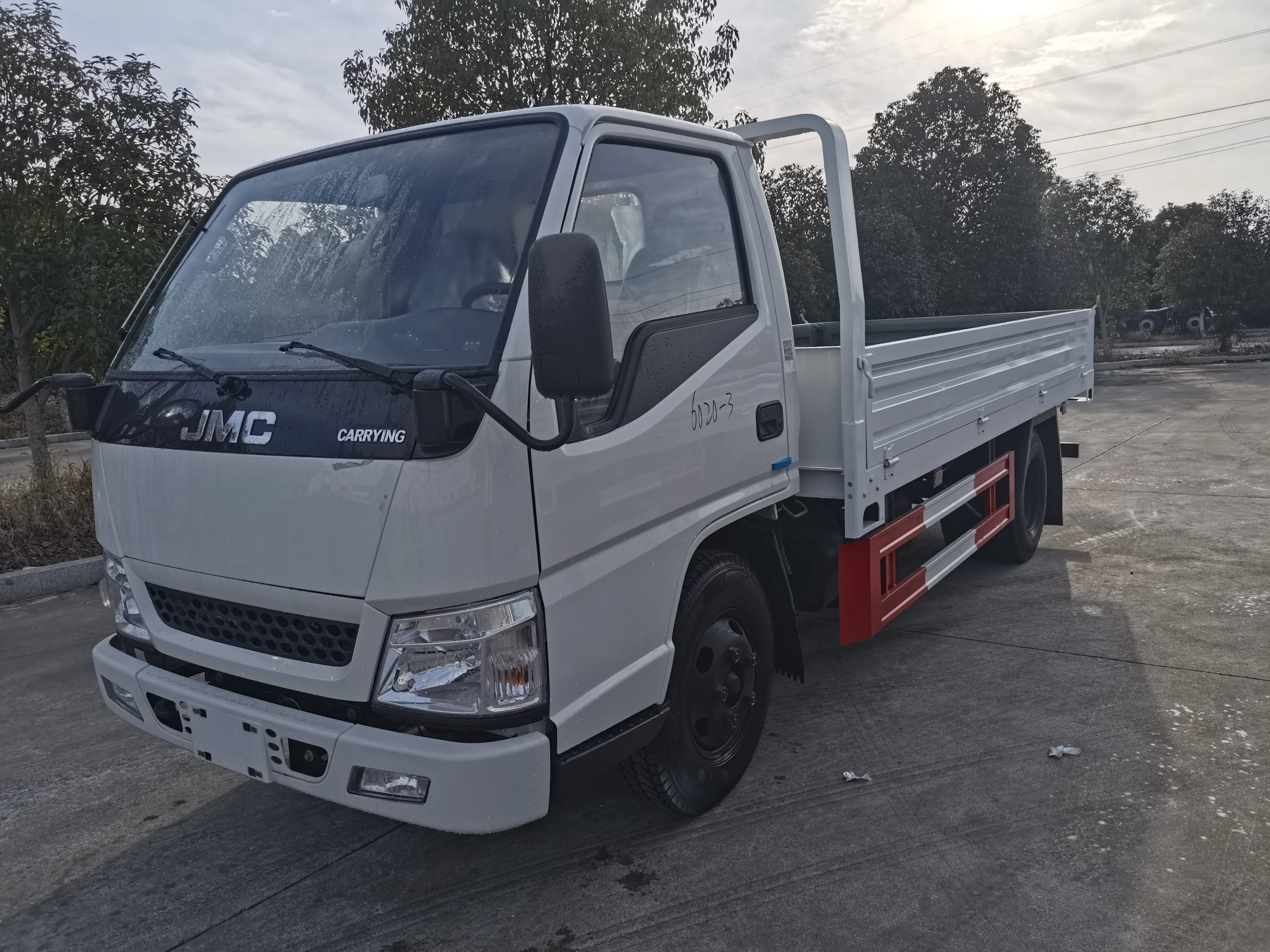 5ton Chinese small trucks isuzu 4x2 mini diesel light cargo truck