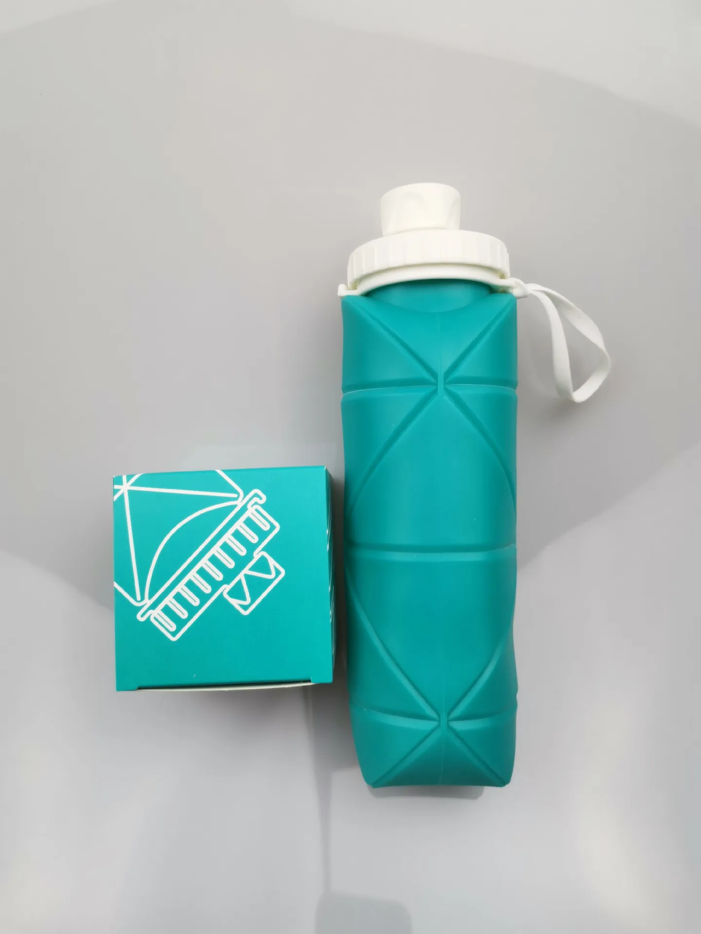 New design 600ml environmental portable folding water bottle collapsible Silicone sport water bottle
