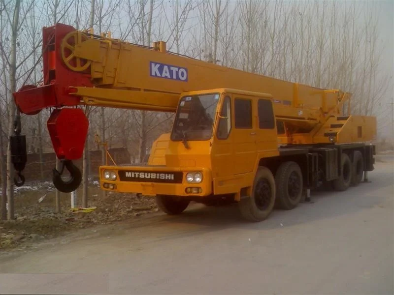 Best quality Used KATO NK300e truck crane,30ton,35ton,45ton cranes for sale