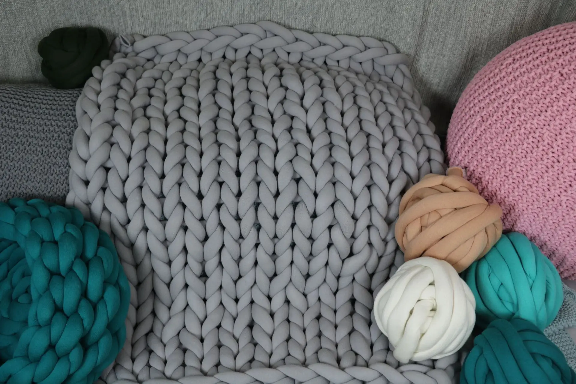 Bojay Wholesale Quality Custom Soft Hand Arm Knitting Giant Tube Yarn For Blankets Chunky Cotton Yarn