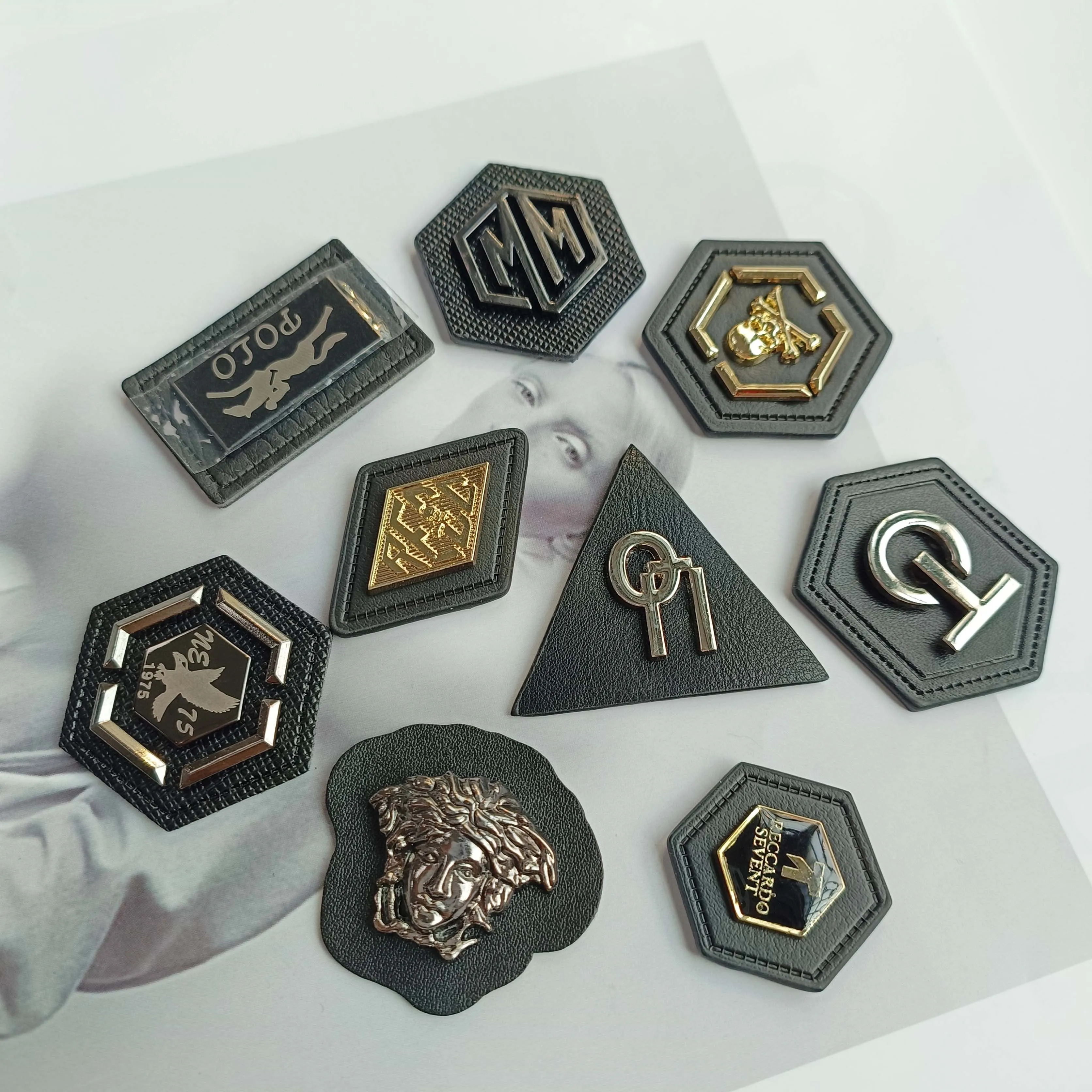 High quality label manufacturer customizes metal logo on leather patch of jeans