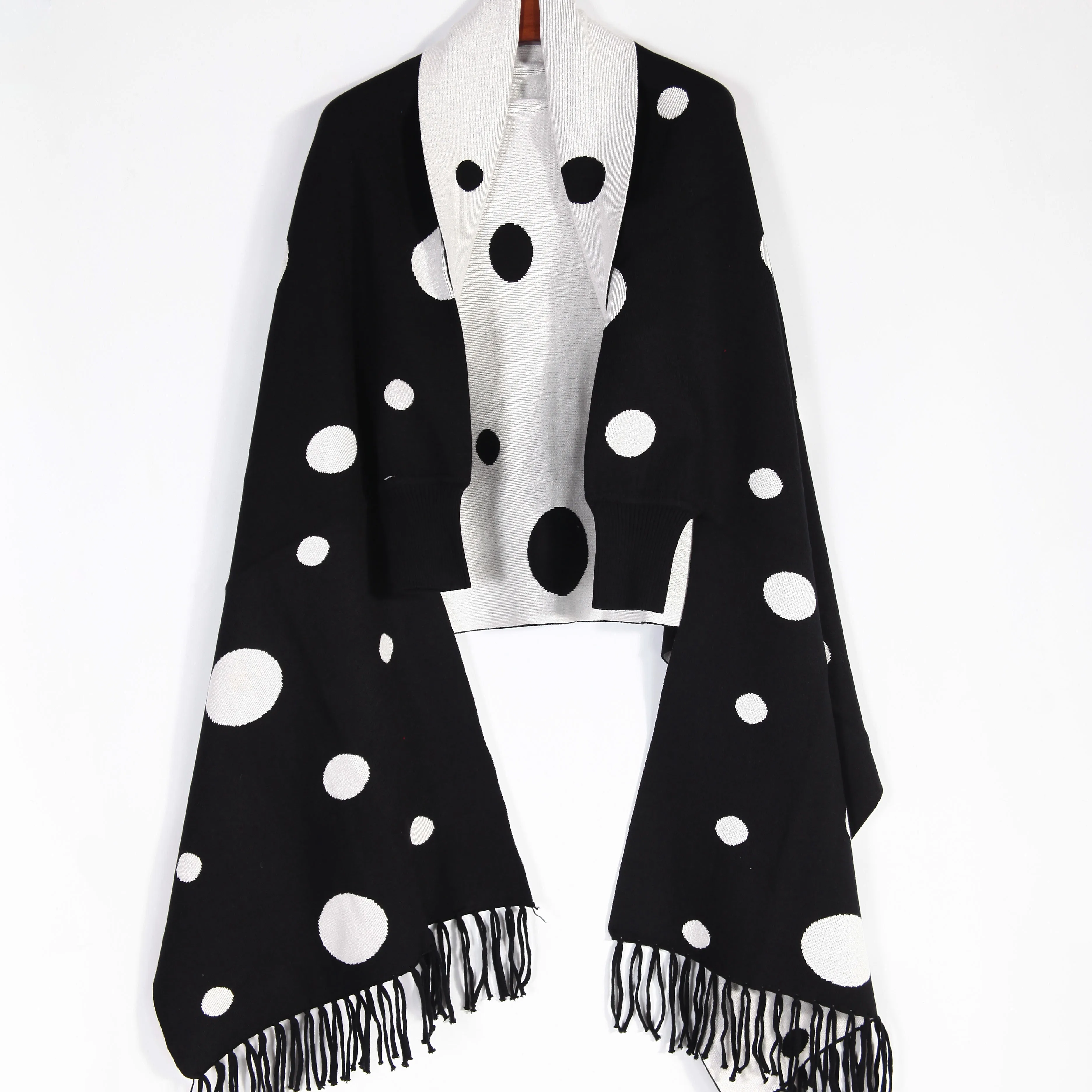 
Wholesale Spring 2021 New Arrival Turn Down Neck Women Knitted Poncho Sweater Patterns Shawl Crochet Poncho For Women Sweater 