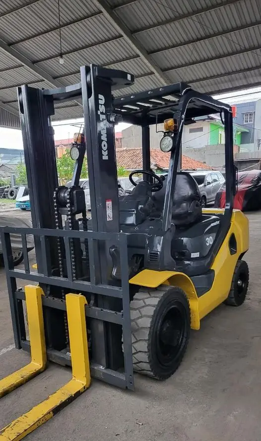 Вилочный погрузчик Komatsu 3ton дизель FD30 для продажи в Шанхае