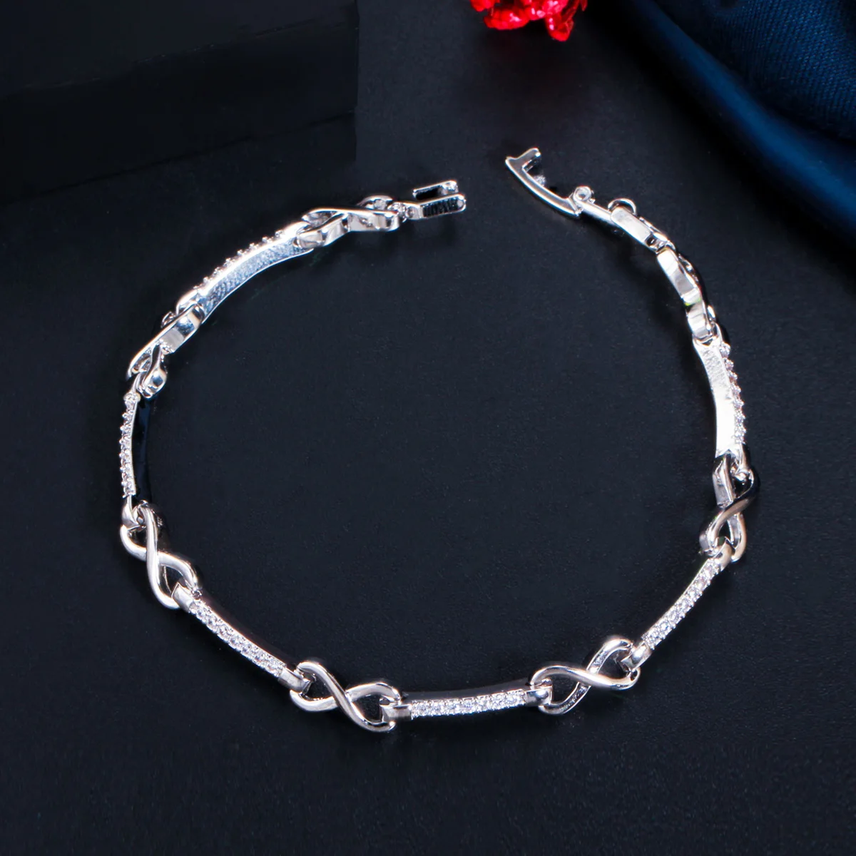 Trendy Shiny White Gold Plated Infinity Micro Cubic Zirconia Crystal Paved Women Bracelet Jewelry Gift for Ladies Bangle