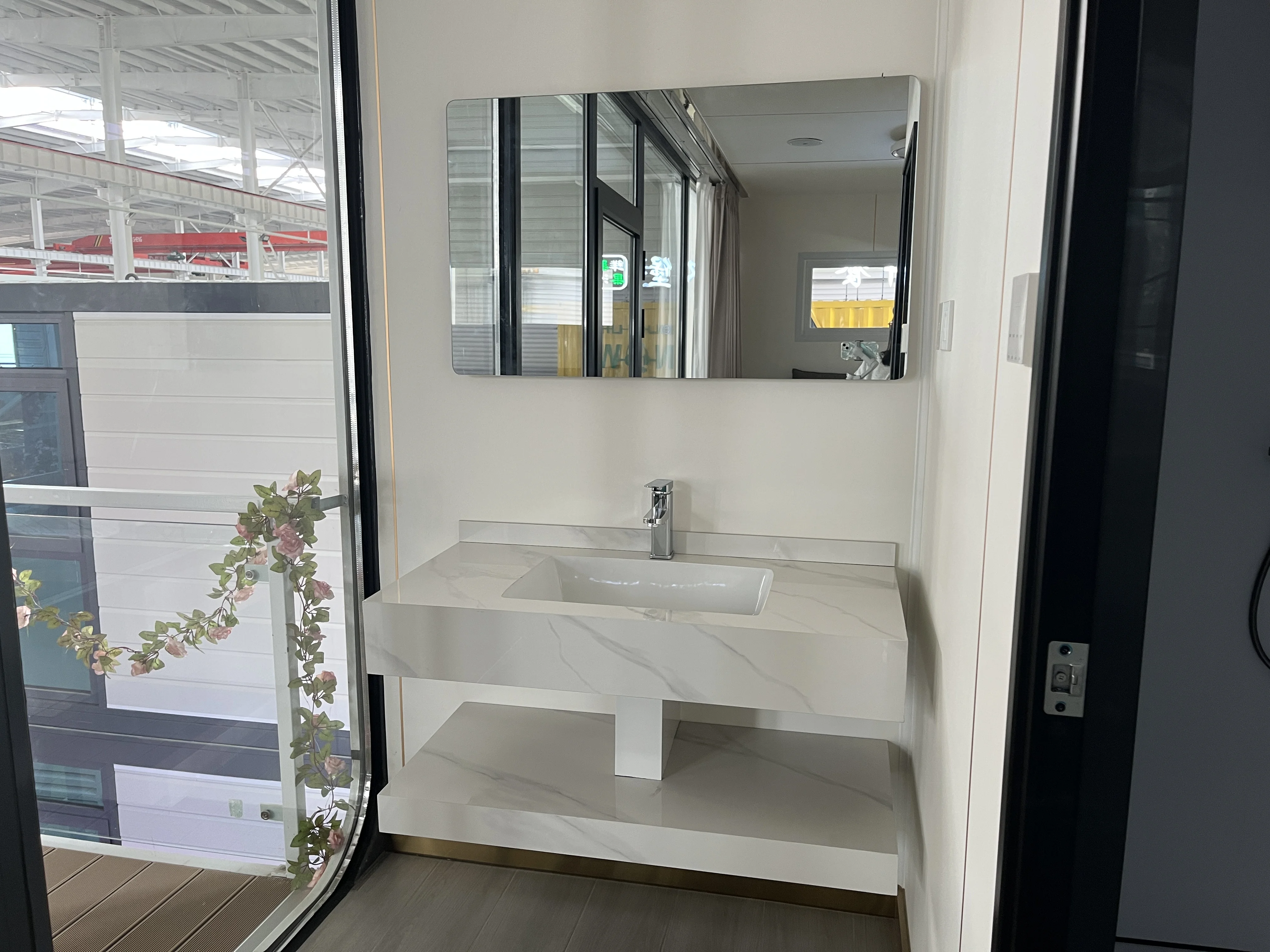 Easy Assembly Modern Design 30 years Service Life winter homes prefabricated container houses home