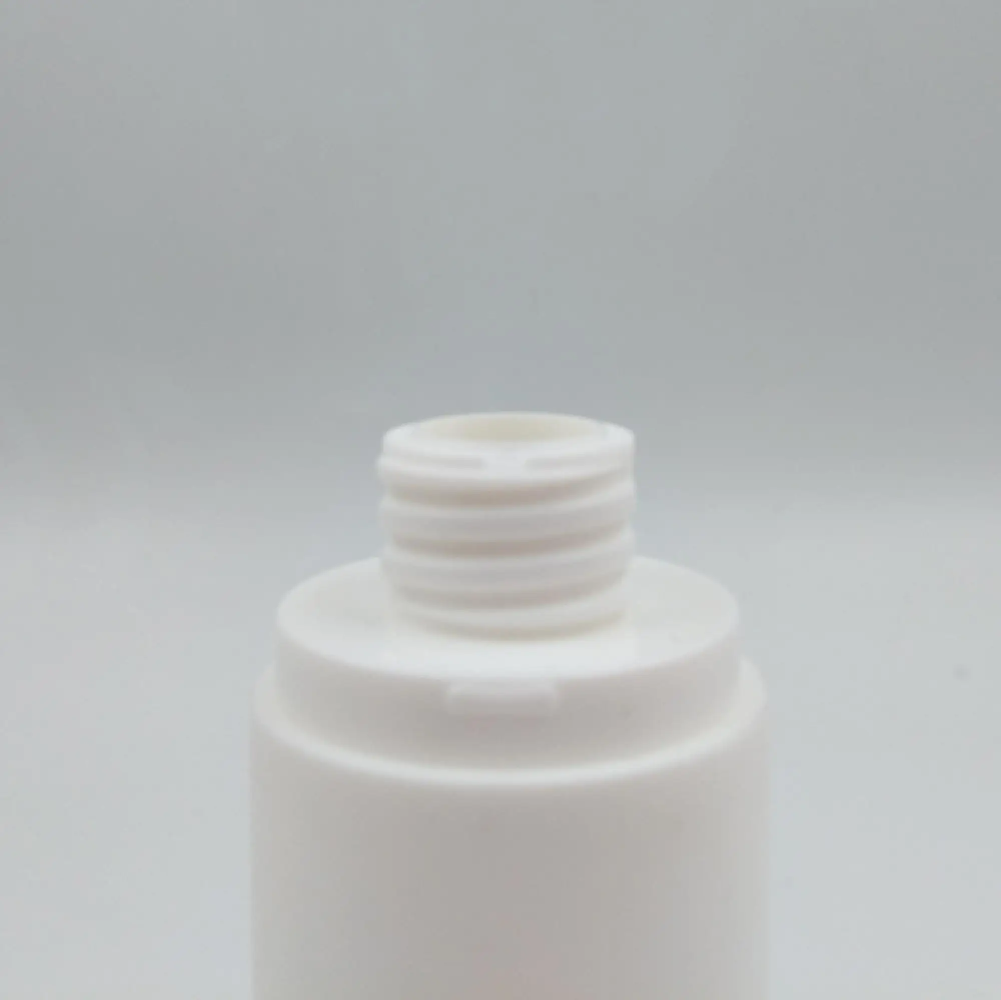 Wholesaler PP plastic airless bottle cosmetic bottle with airless pump